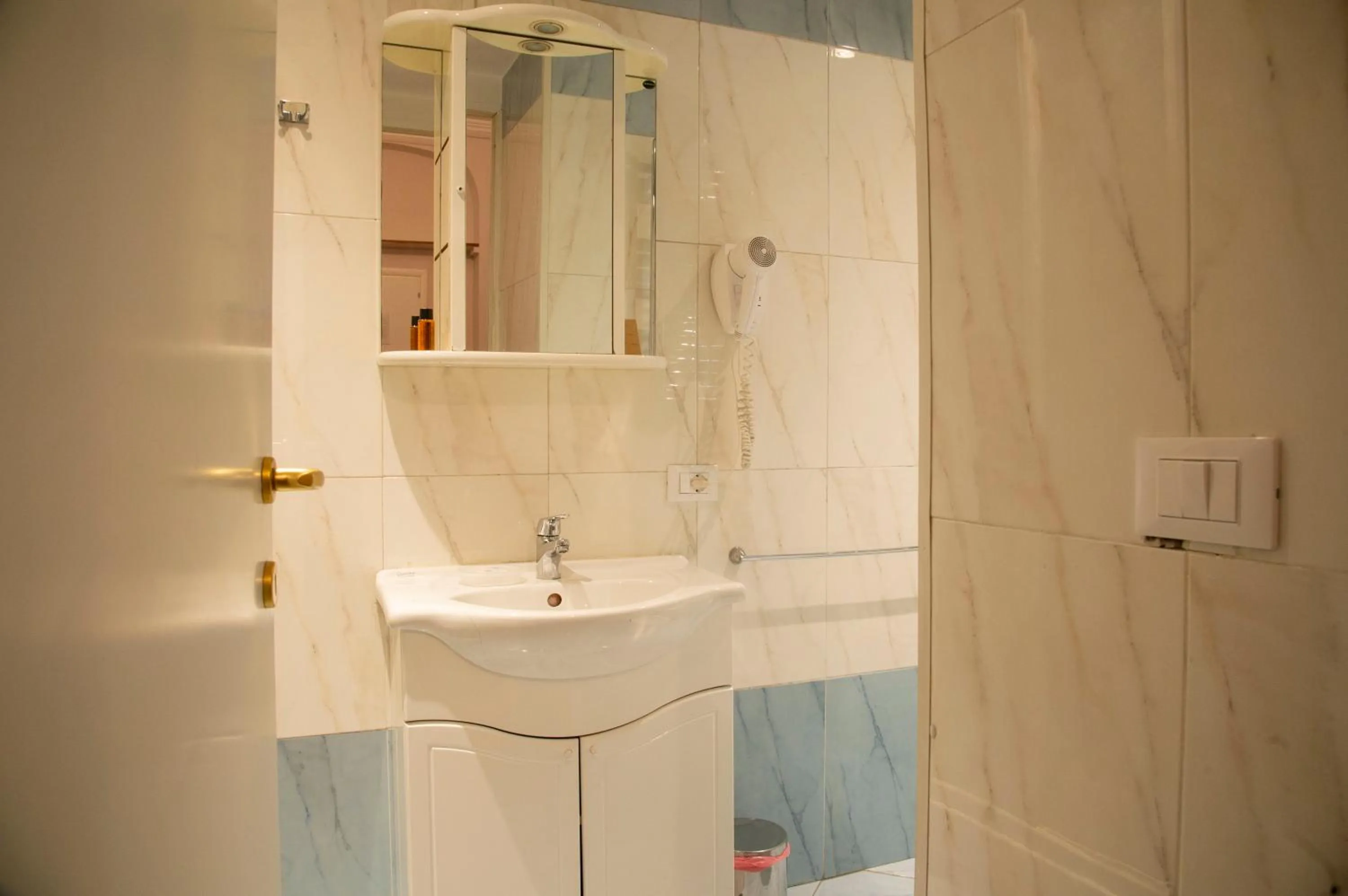 Bathroom in Domus Napoleone