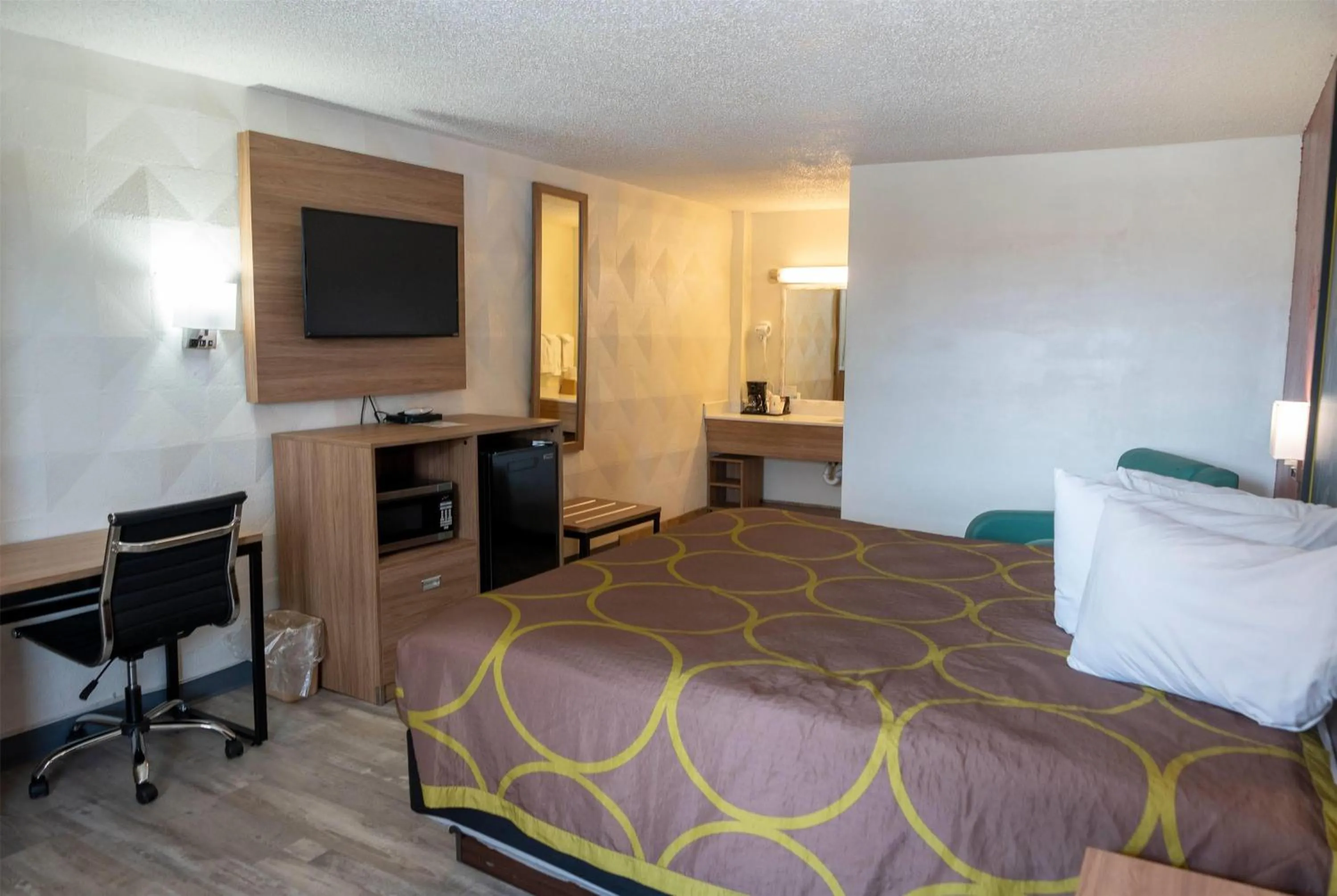 Photo of the whole room, Bed in Super 8 by Wyndham Newcastle