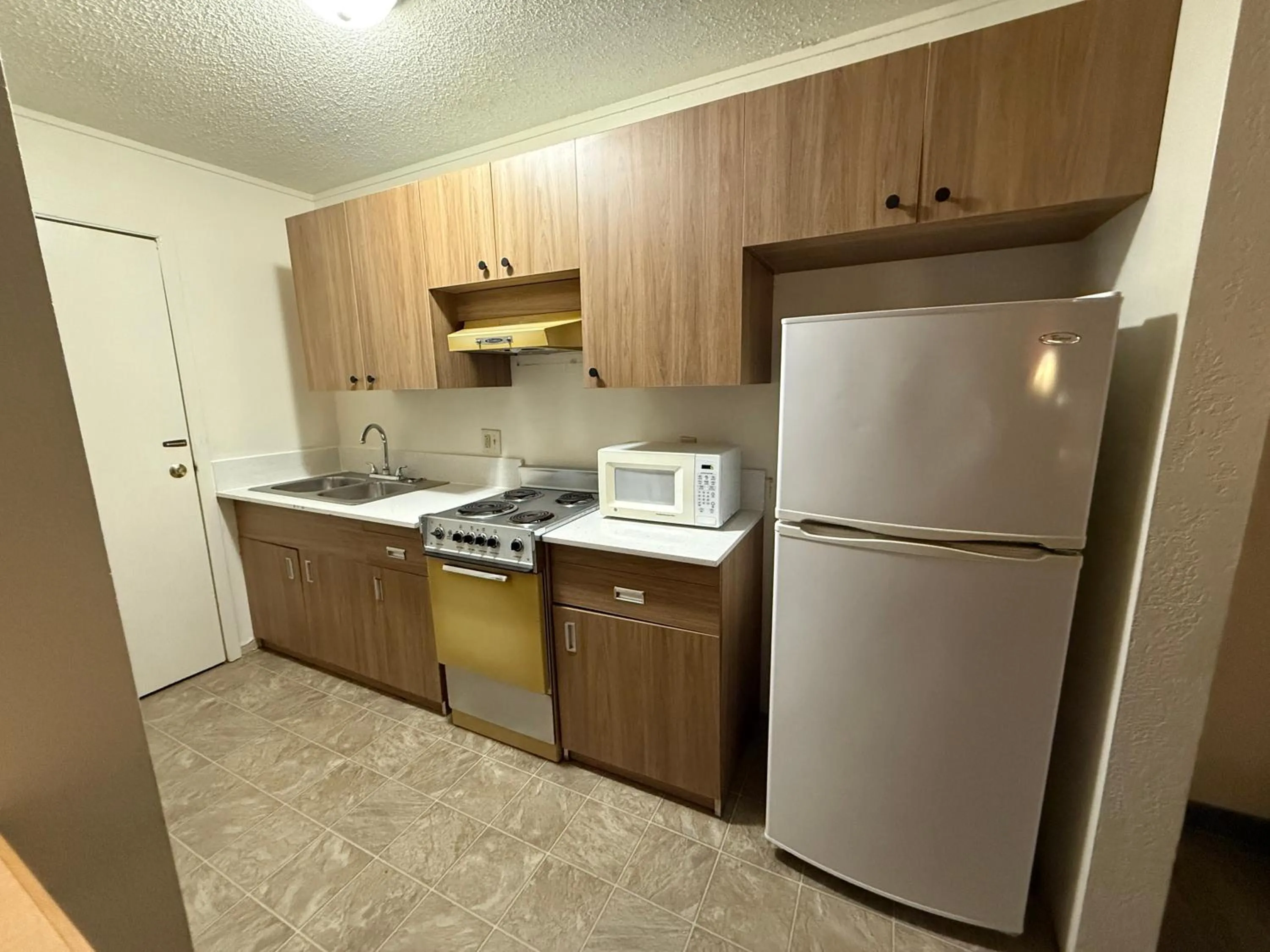 Kitchen or kitchenette in Super 8 by Wyndham Newcastle