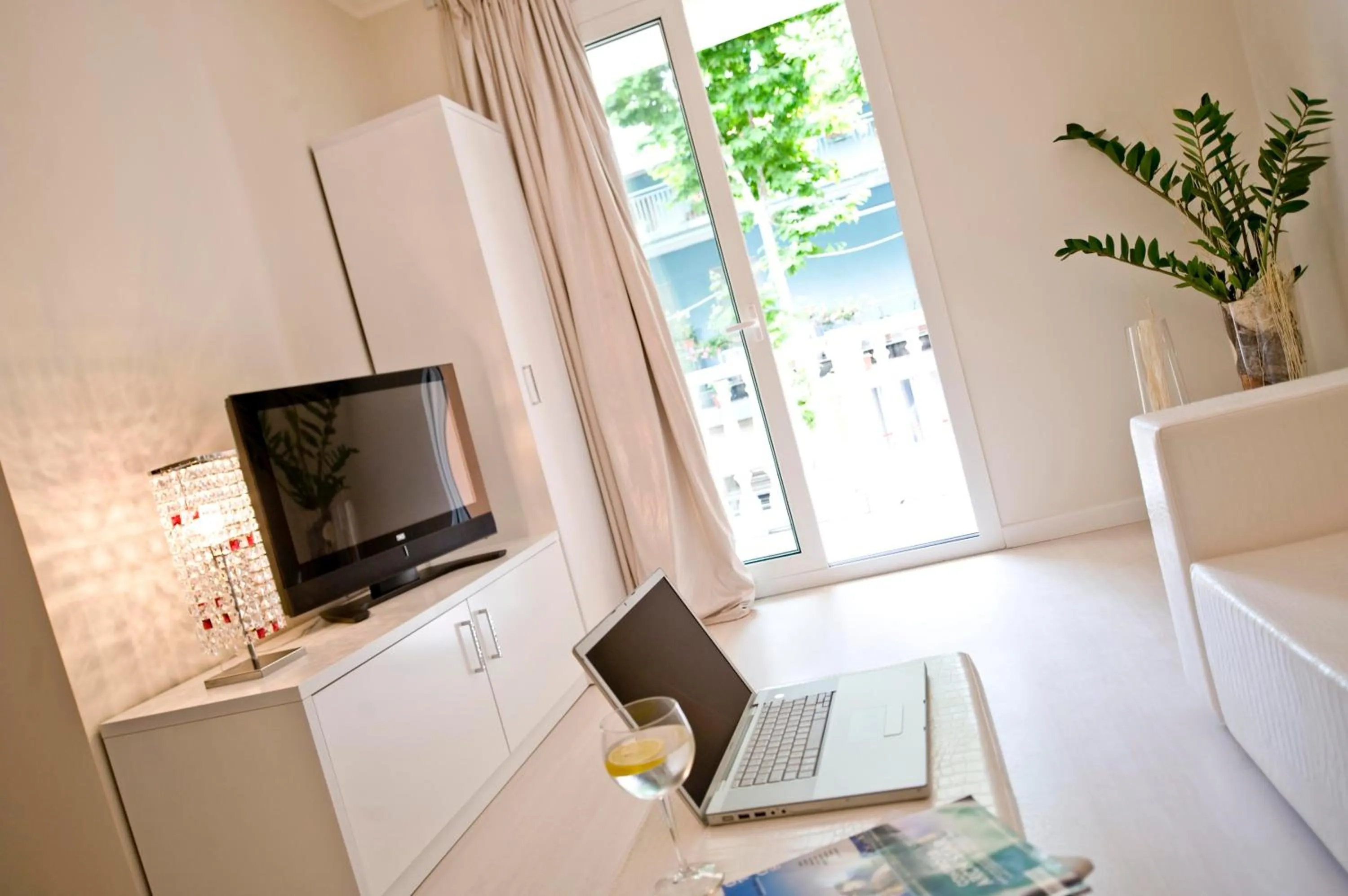 TV and multimedia in Hotel Mediterraneo Club Benessere