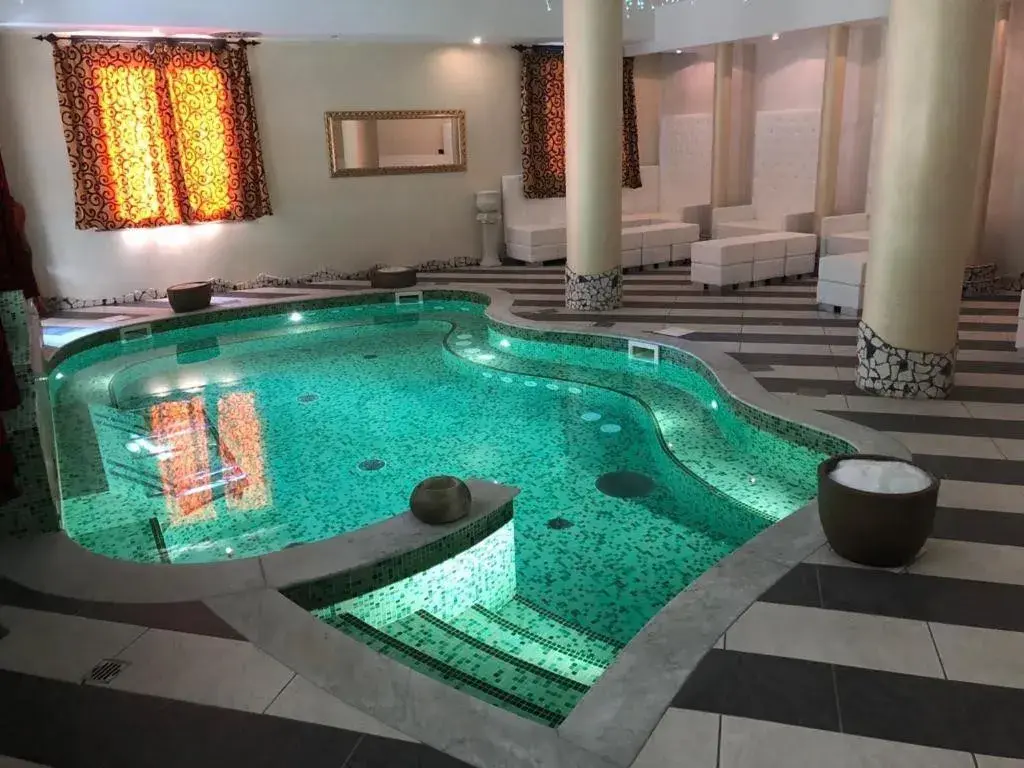 Hot Tub, Swimming Pool in Hotel Mediterraneo Club Benessere