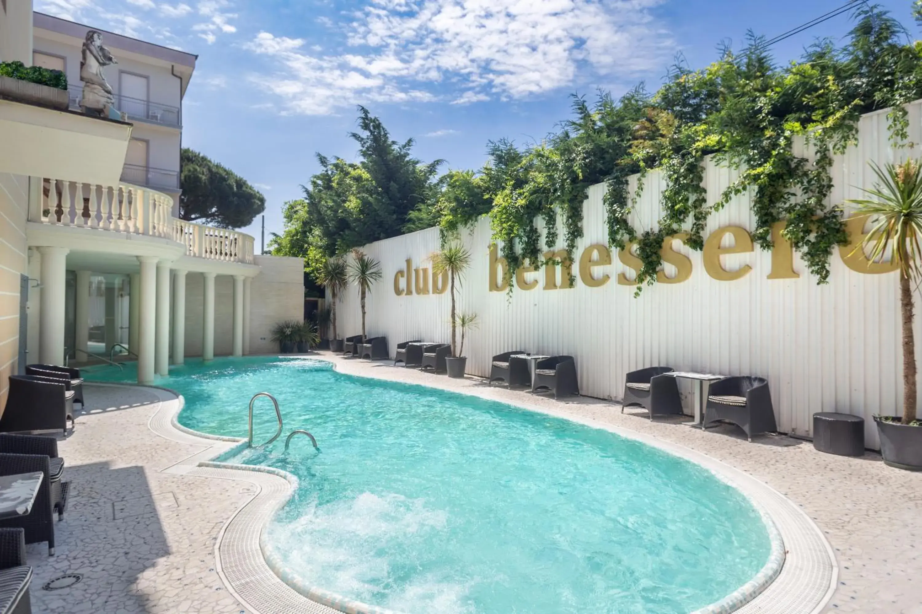 Swimming Pool in Hotel Mediterraneo Club Benessere