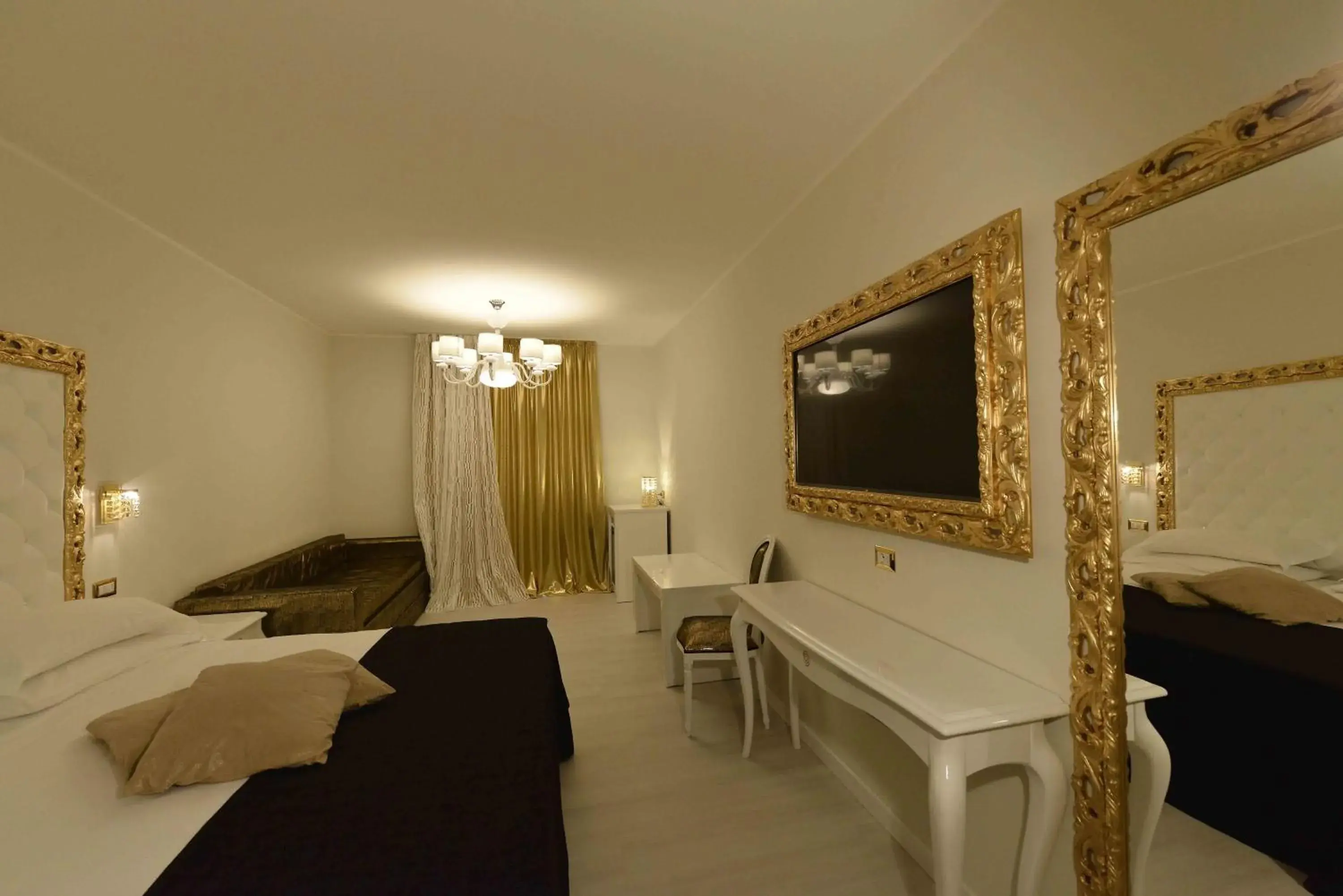 TV and multimedia, Bed in Hotel Mediterraneo Club Benessere