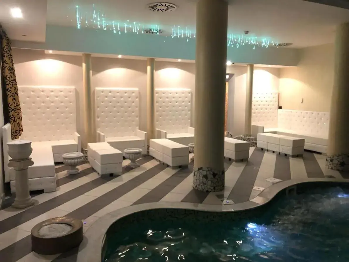 Massage in Hotel Mediterraneo Club Benessere