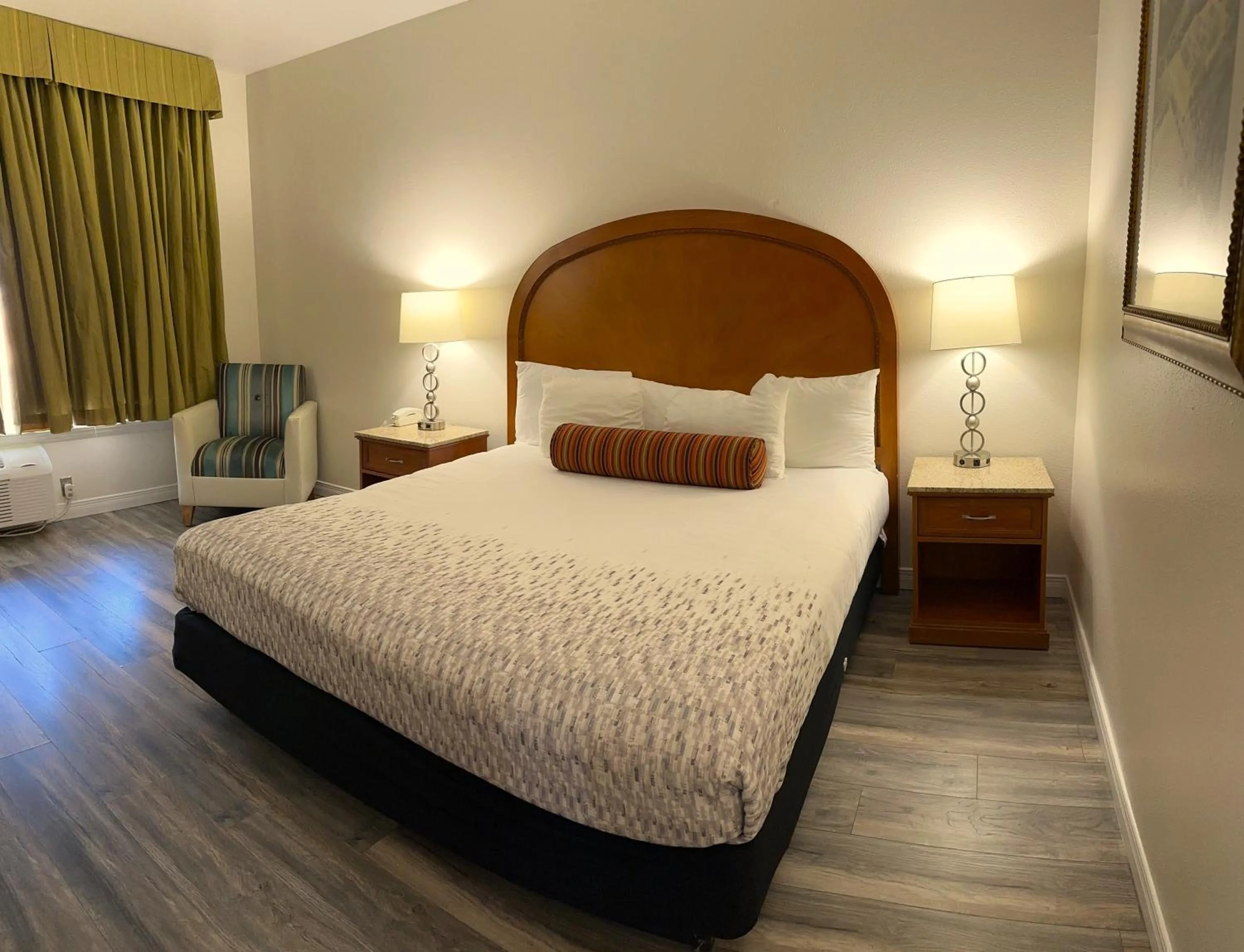 Photo of the whole room, Bed in Americas Hotel - El Paso Airport / Medical Center