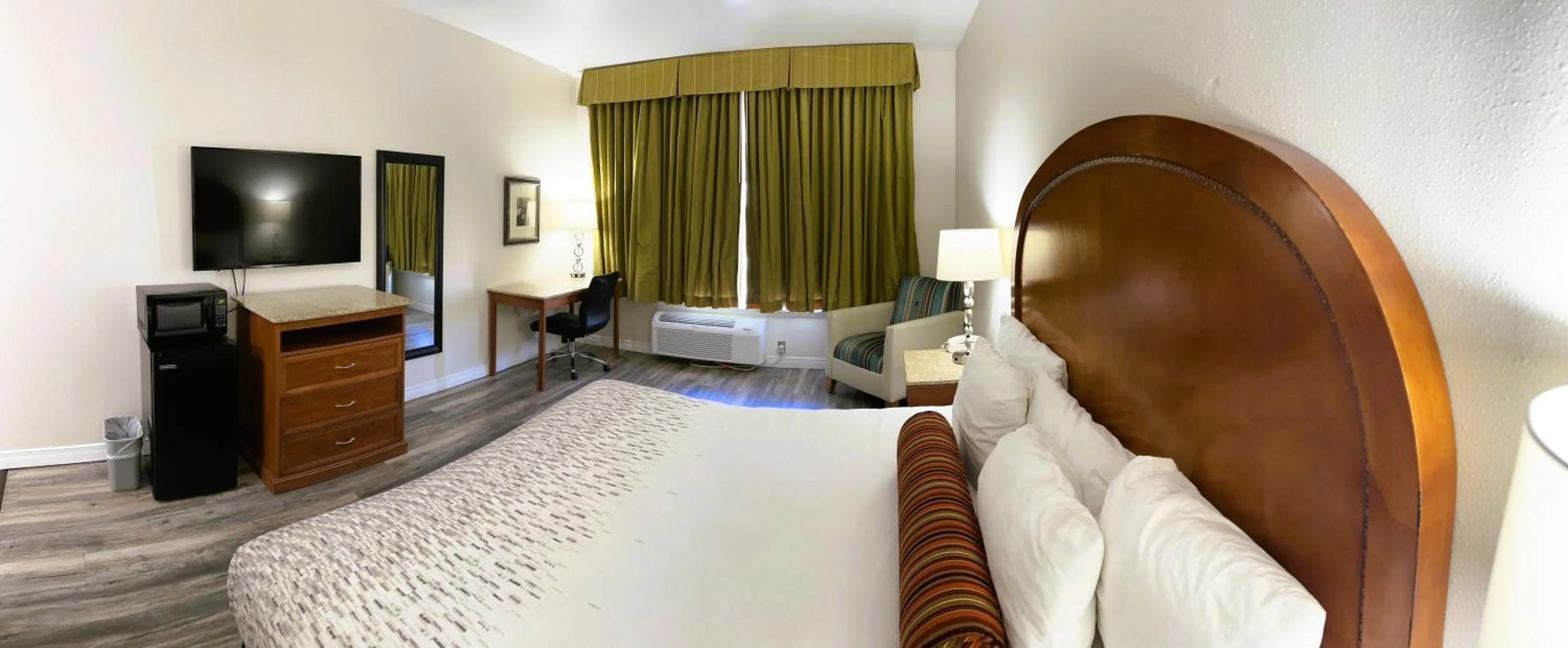 Photo of the whole room, Bed in Americas Hotel - El Paso Airport / Medical Center