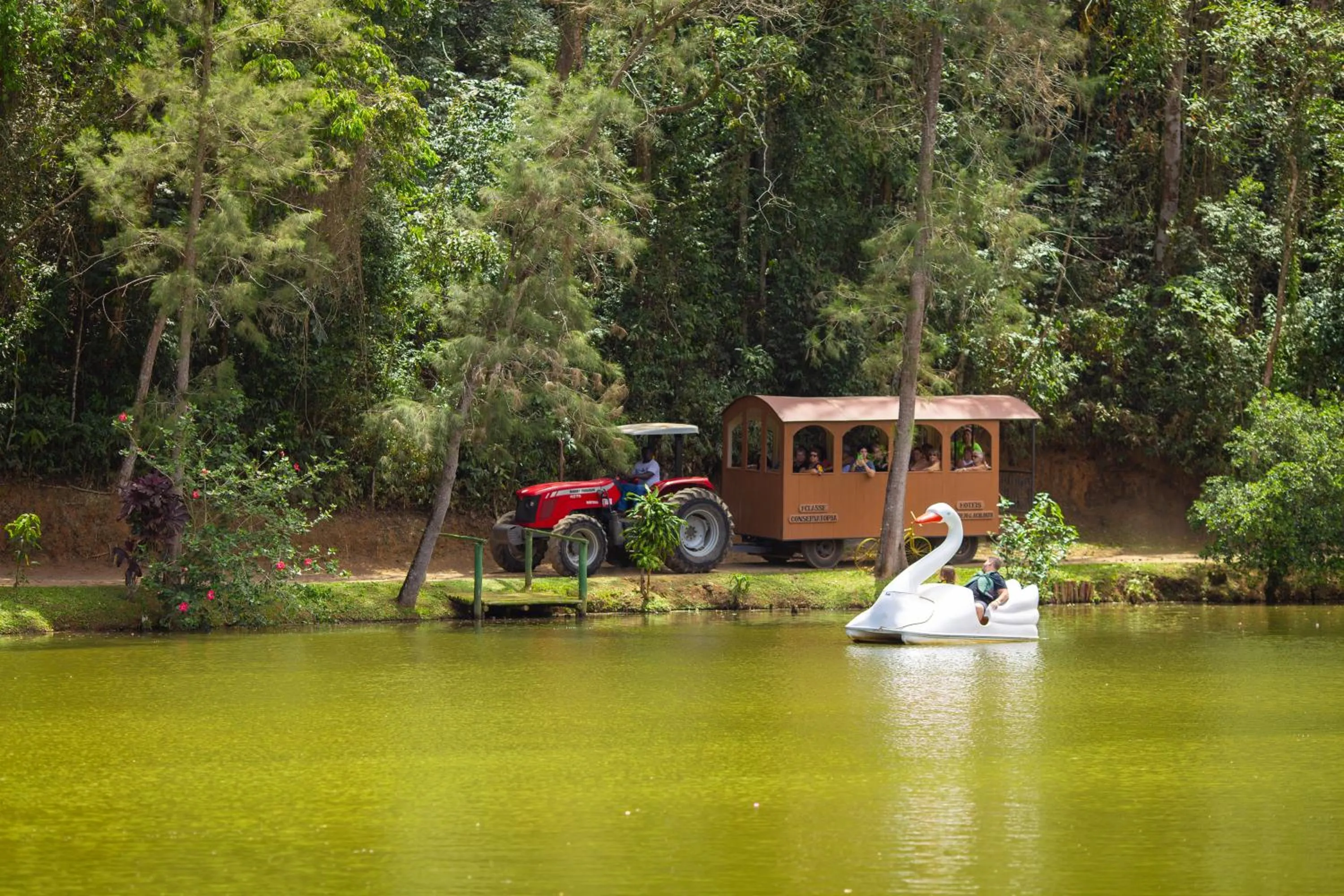 People in Hotel Fazenda Vilarejo All Inclusive