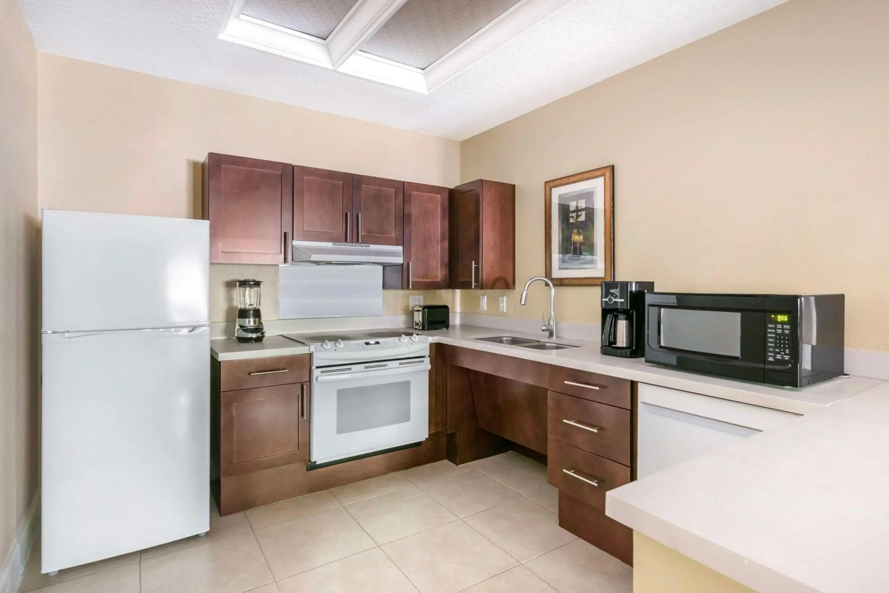 Kitchen or kitchenette in Hilton Vacation Club Cypress Pointe Orlando