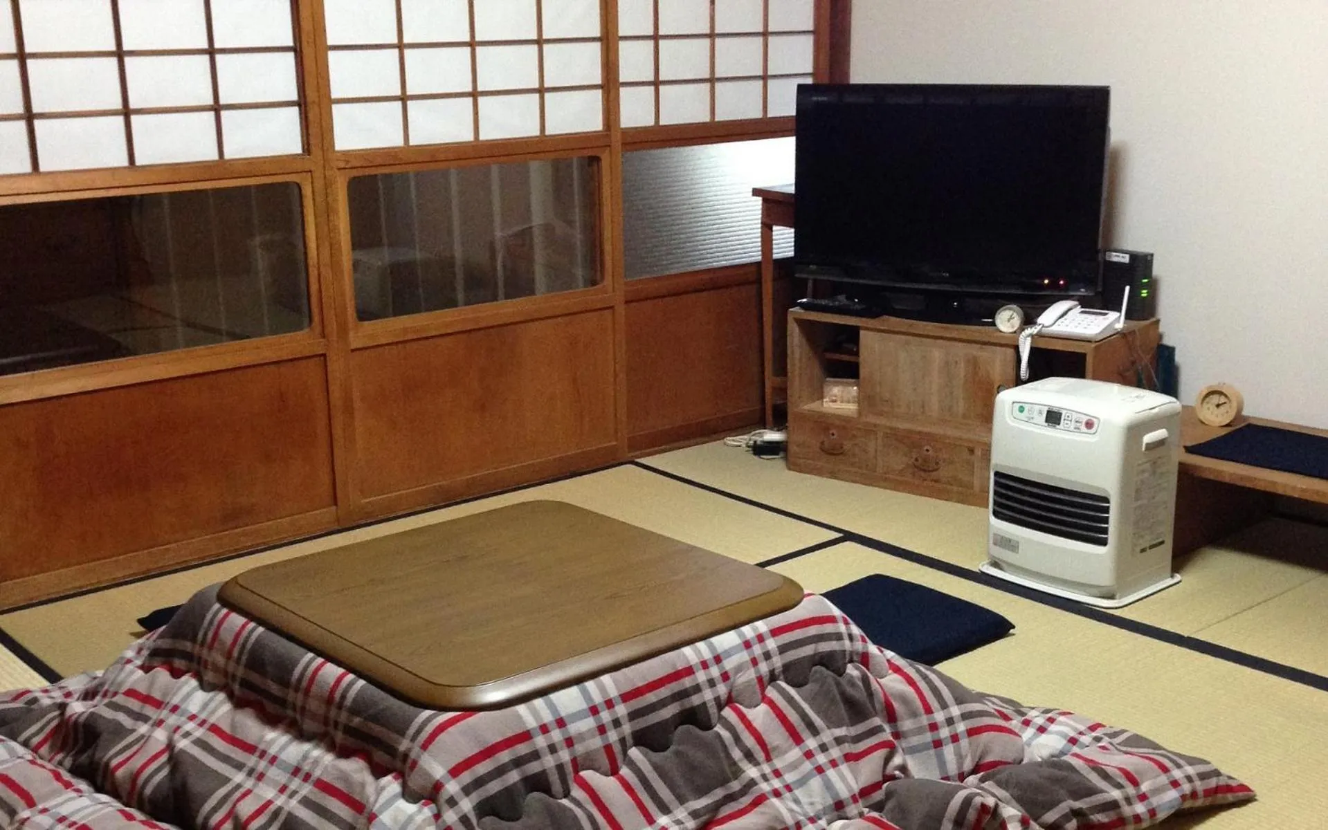 Communal lounge/ TV room in Guest House YAMASHITA-YA