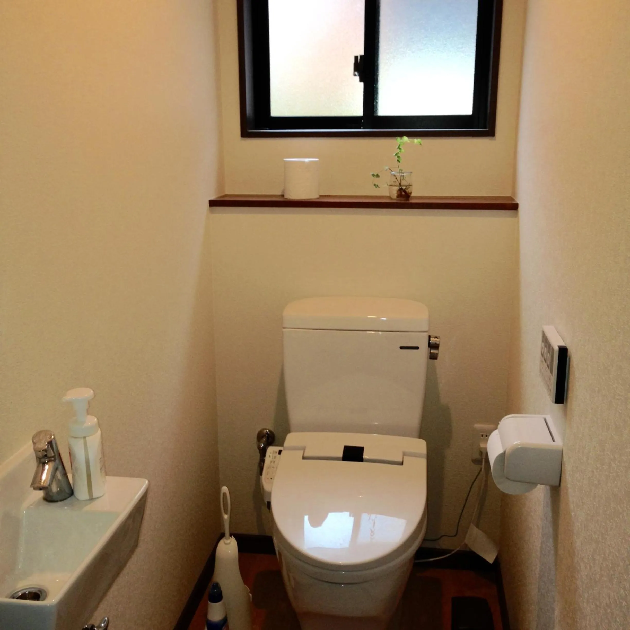 Toilet in Guest House YAMASHITA-YA