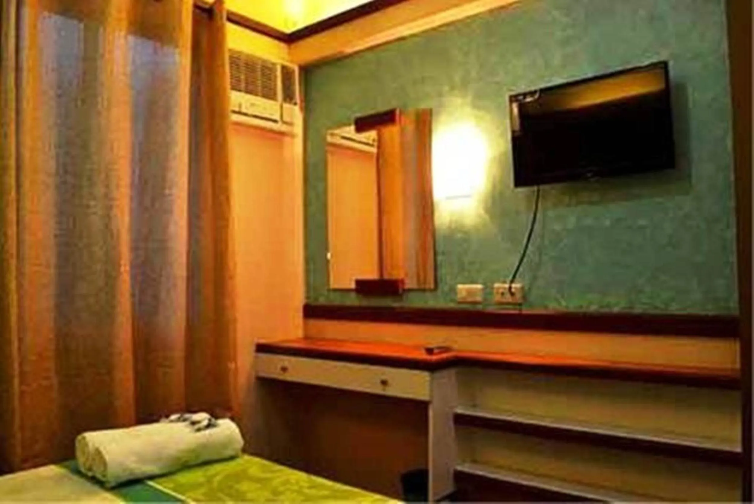 TV and multimedia, Bed in Julieta's Pension House