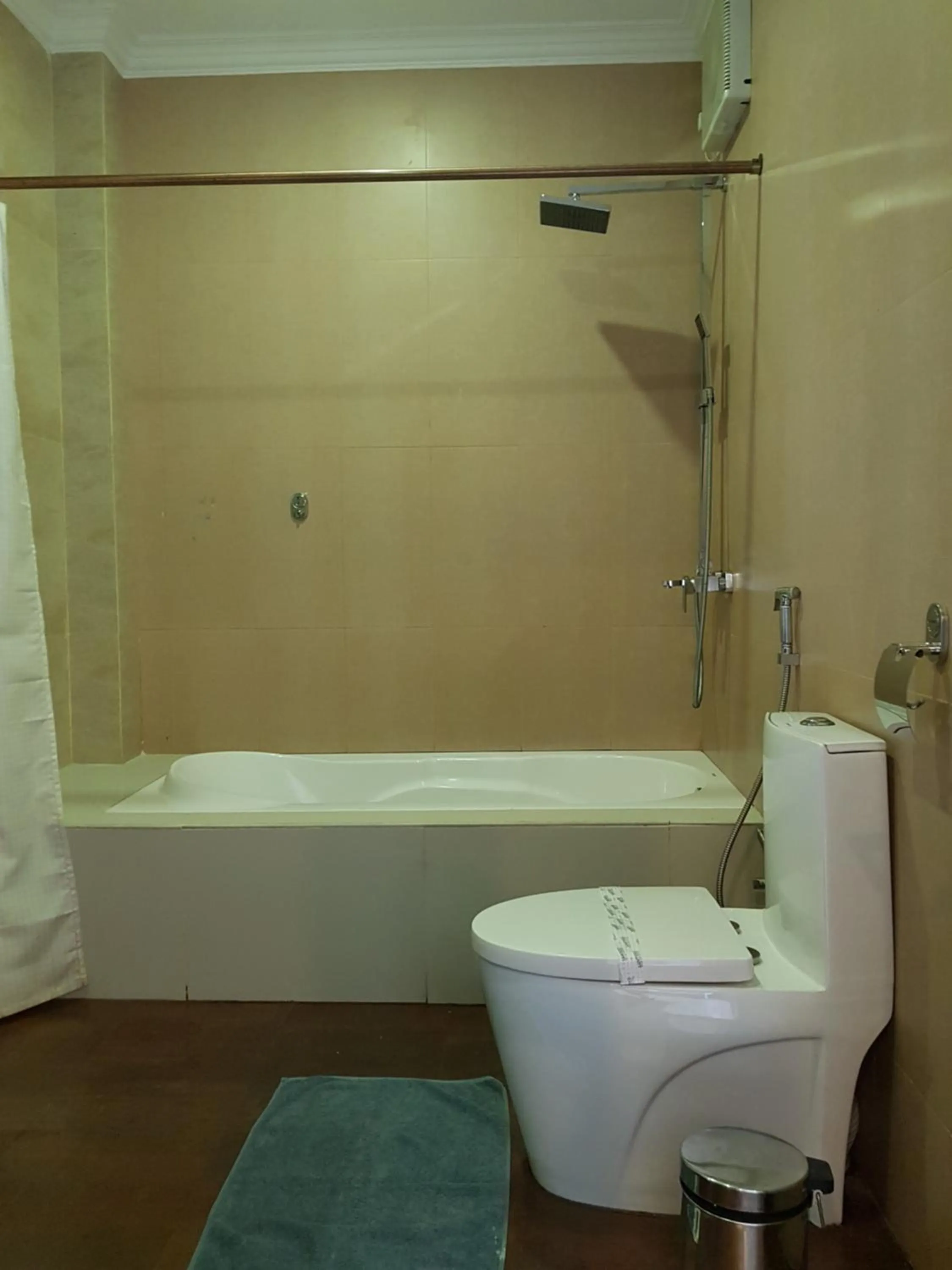 Toilet in Galaxy City Hotel