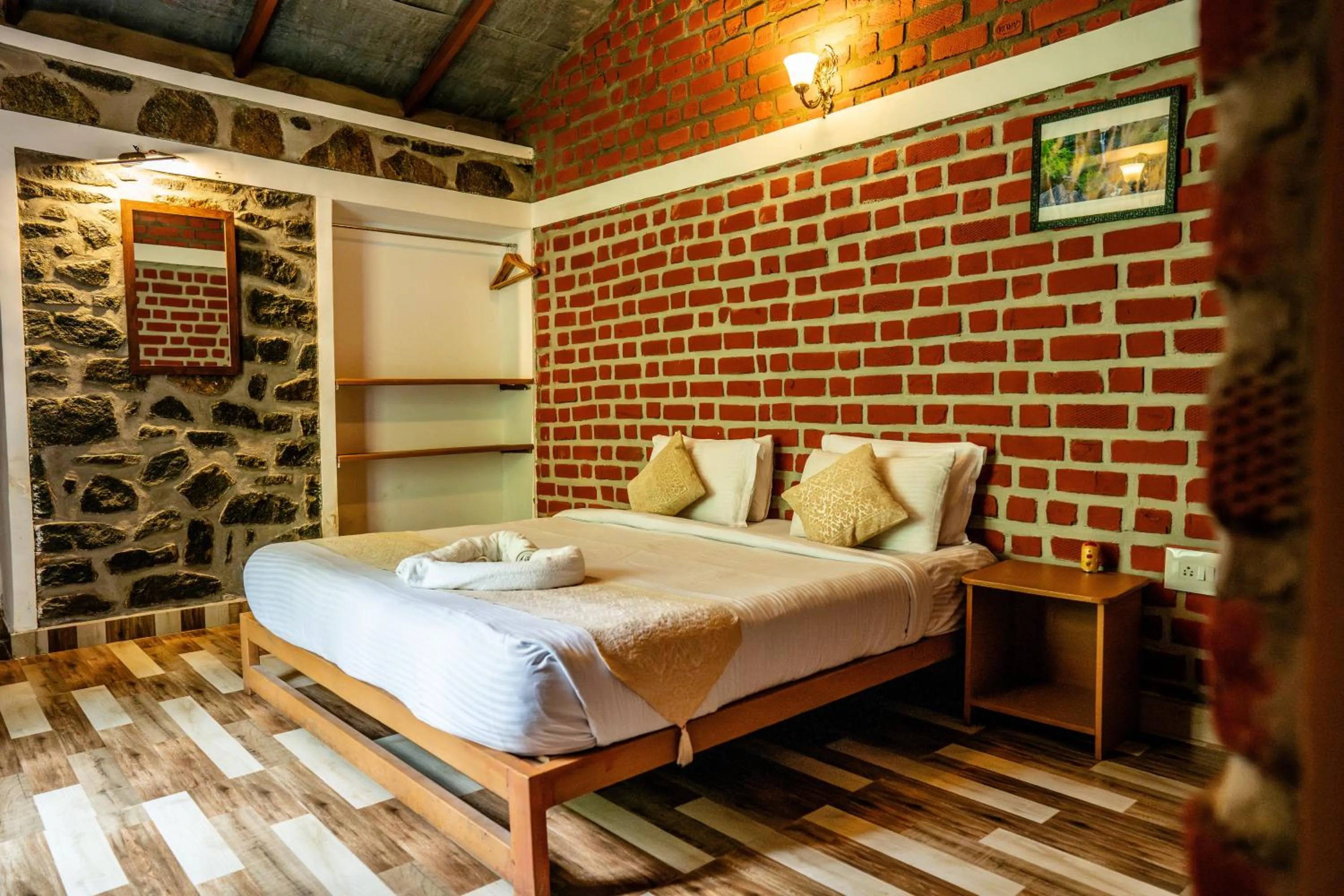 Bedroom, Bed in Zacs Valley Resort & Wellness Retreat Kodaikanal