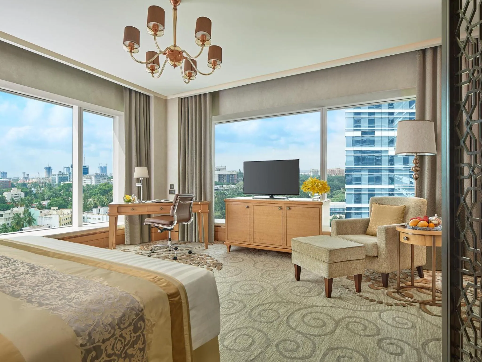 Bed in Shangri-La Bengaluru