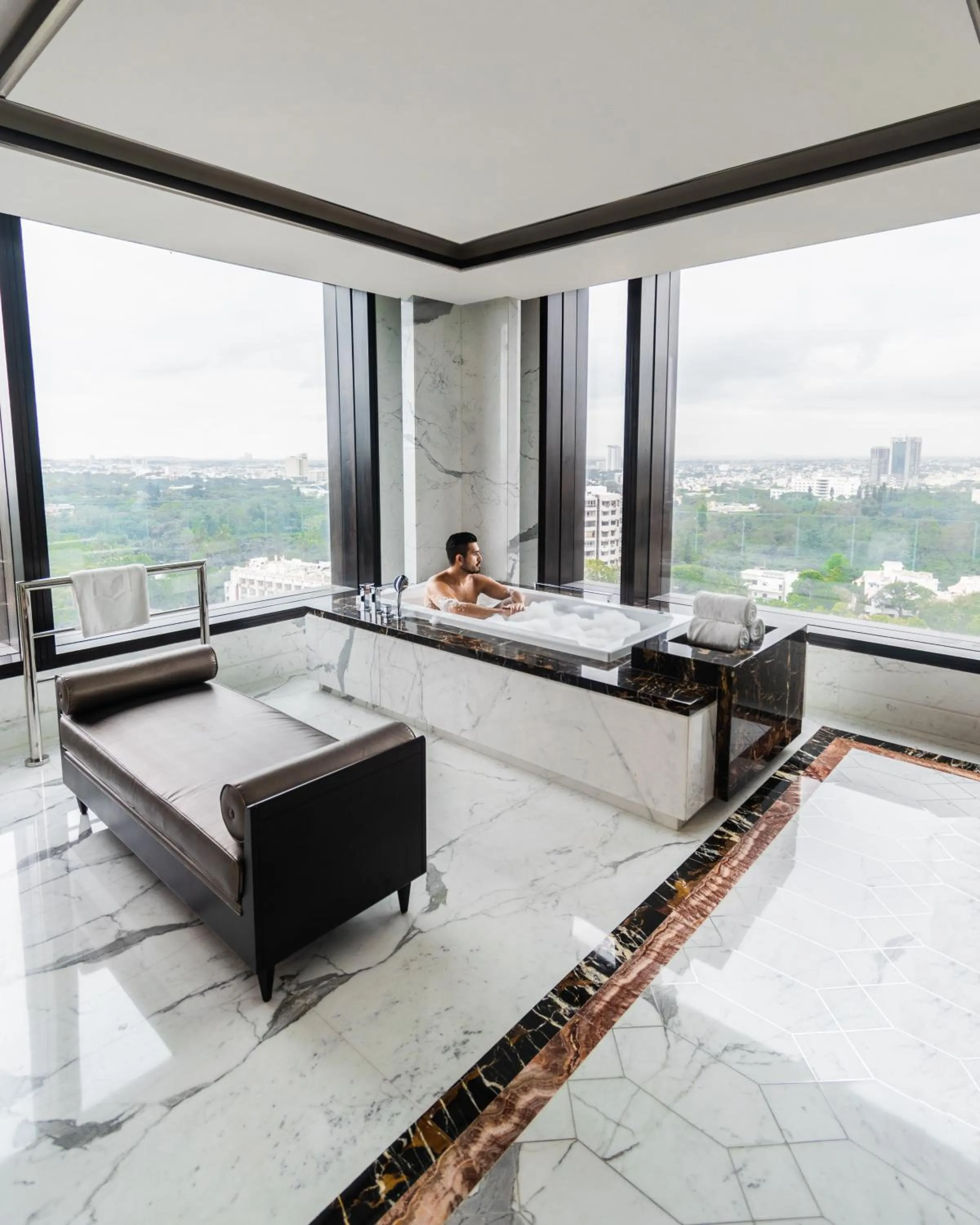 Guests, Bed in Shangri-La Bengaluru