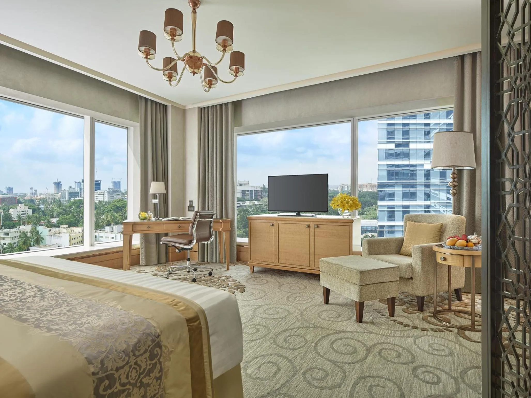 Bedroom in Shangri-La Bengaluru