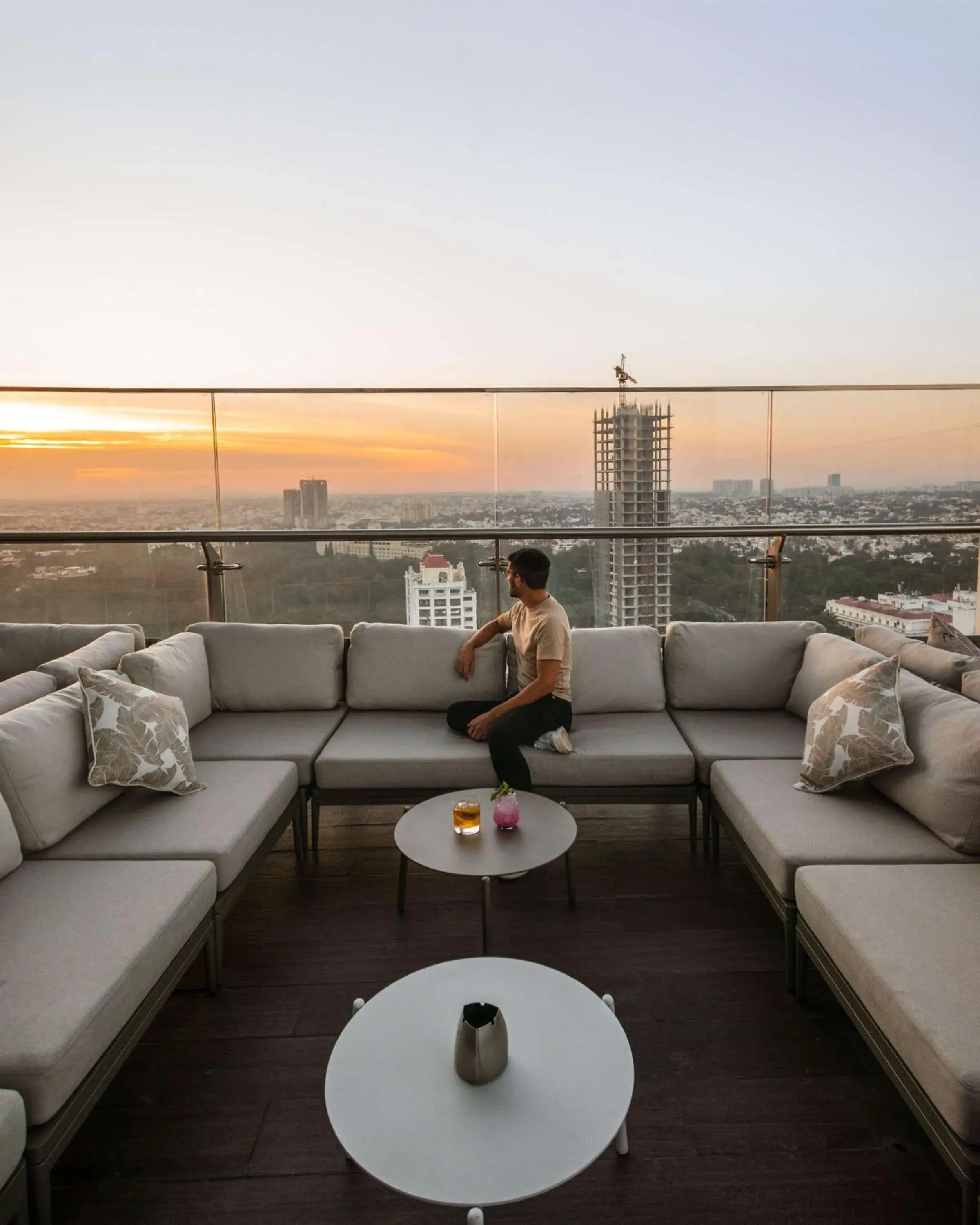 Lounge or bar in Shangri-La Bengaluru Lounge or bar in Shangri-La Bengaluru