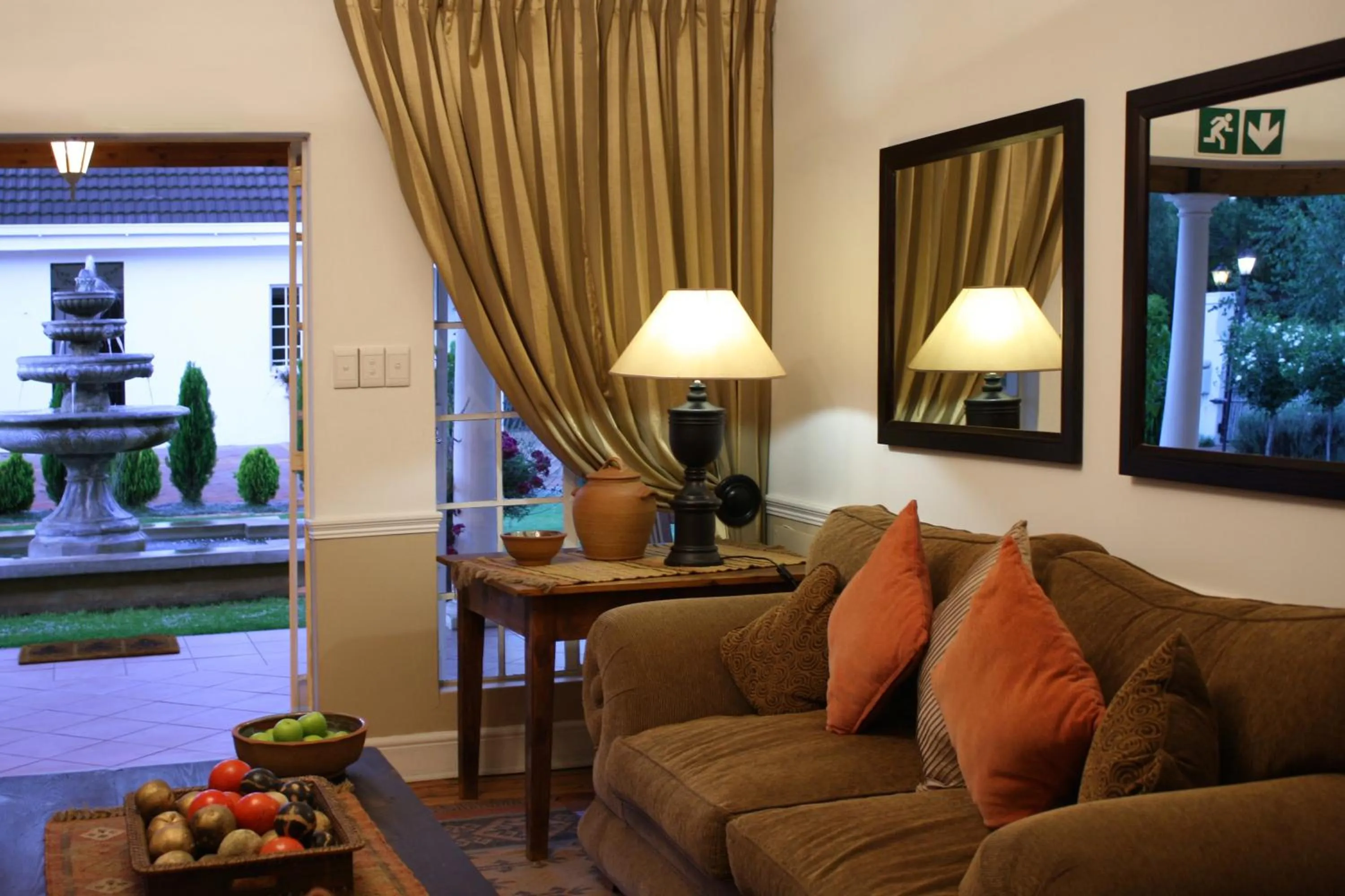 Communal lounge/ TV room in Lemon & Lime Guesthouse