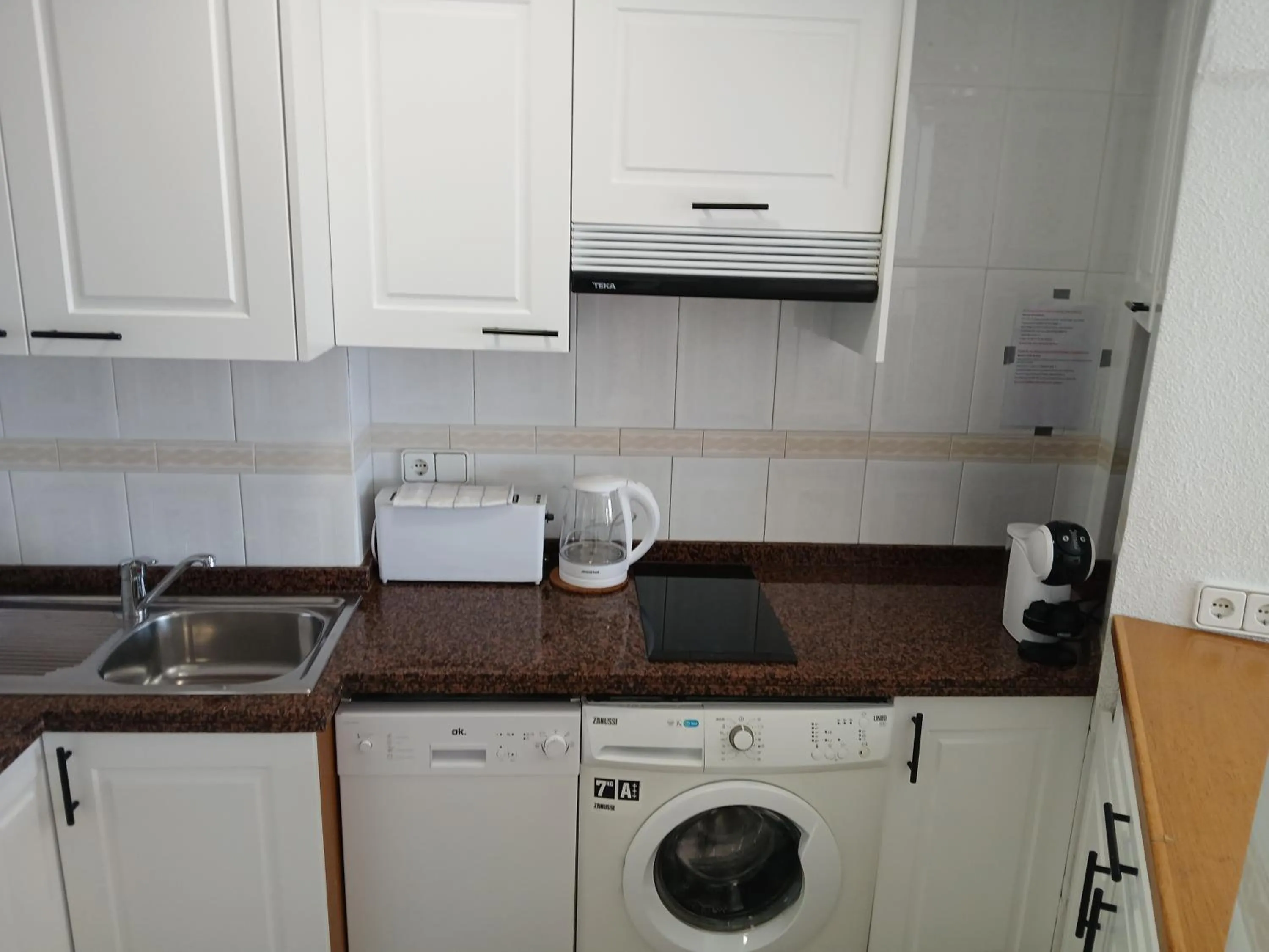 Kitchen or kitchenette in Apartamentos Benidorm Chorrol