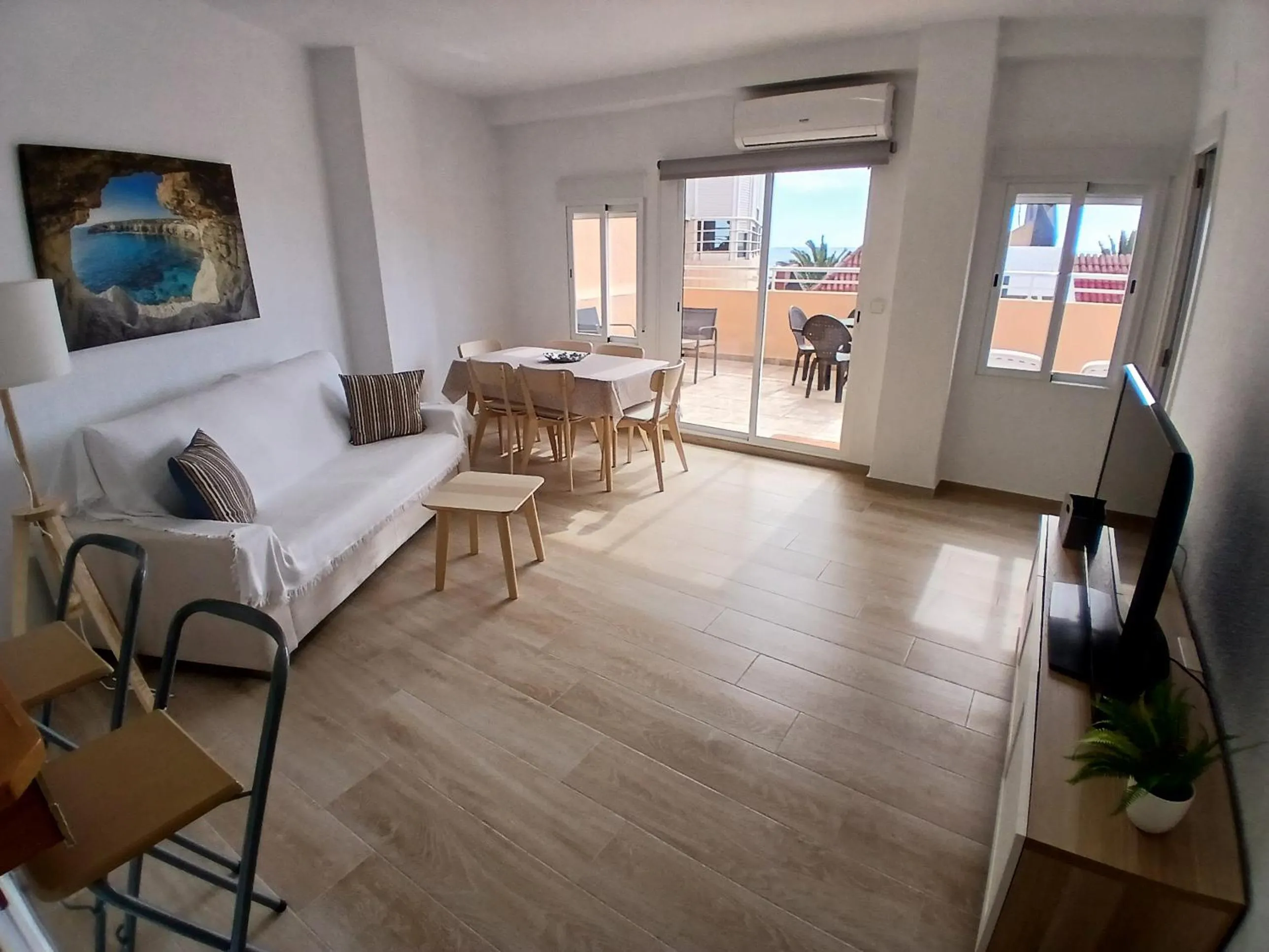 TV and multimedia in Apartamentos Benidorm Chorrol