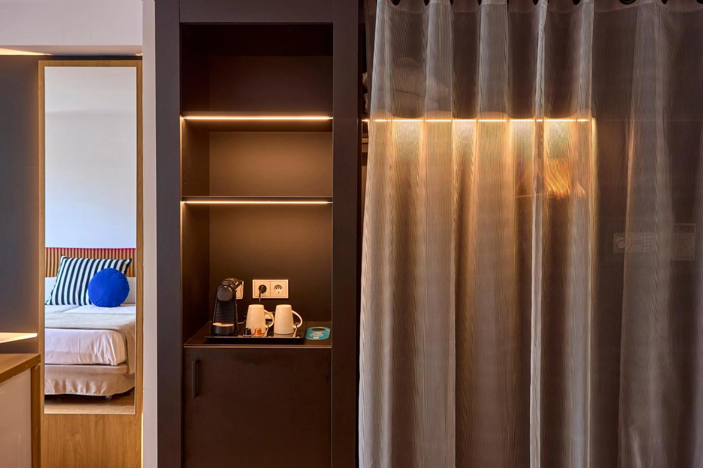 wardrobe, Bed in Universal Hotel Neptuno - Adults Only