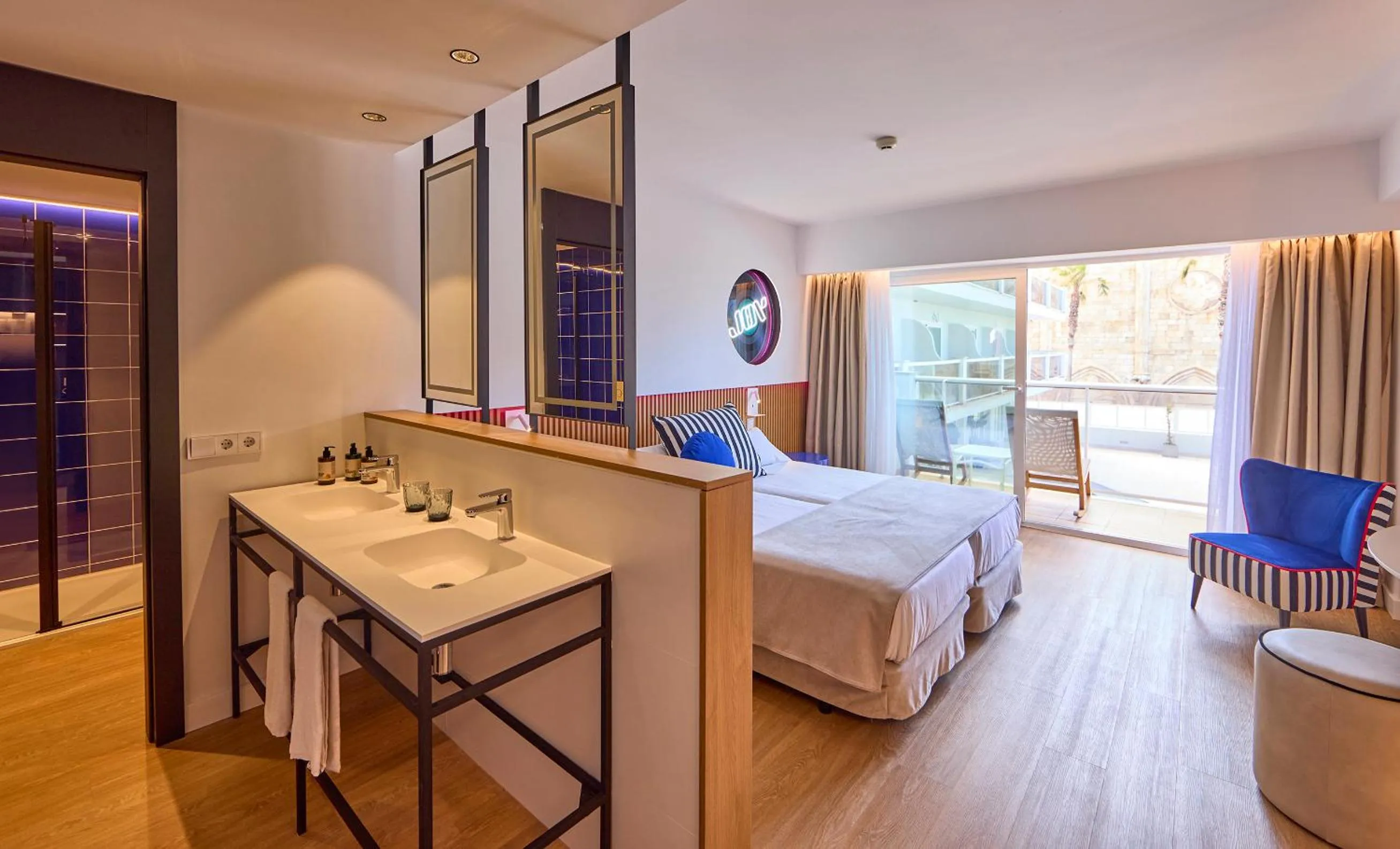 Bed in Universal Hotel Neptuno - Adults Only