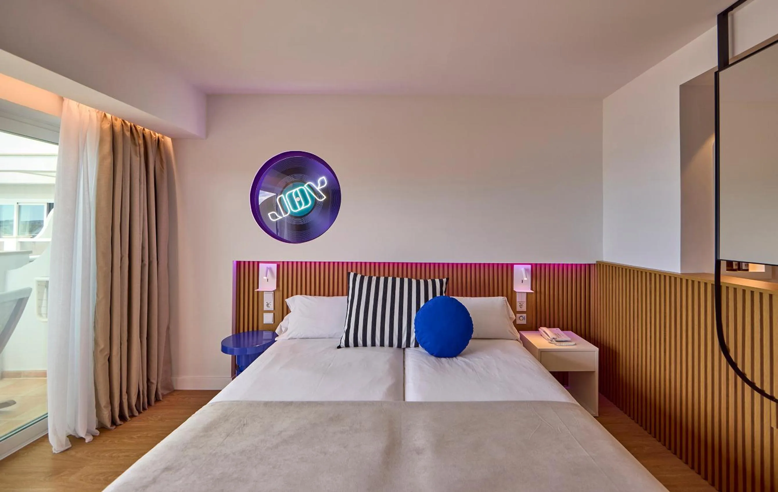 Bed in Universal Hotel Neptuno - Adults Only