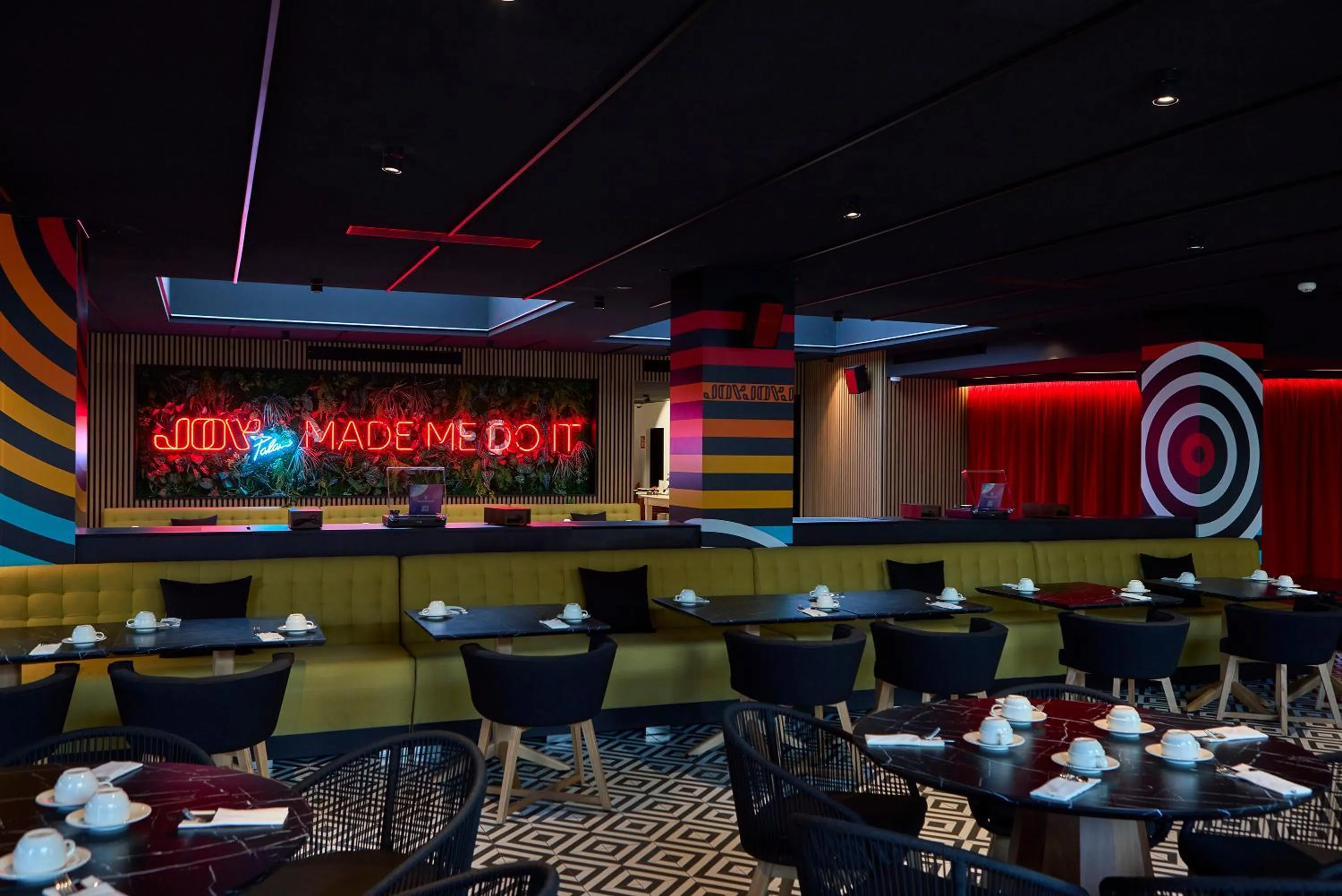 Restaurant/places to eat in Universal Hotel Neptuno - Adults Only