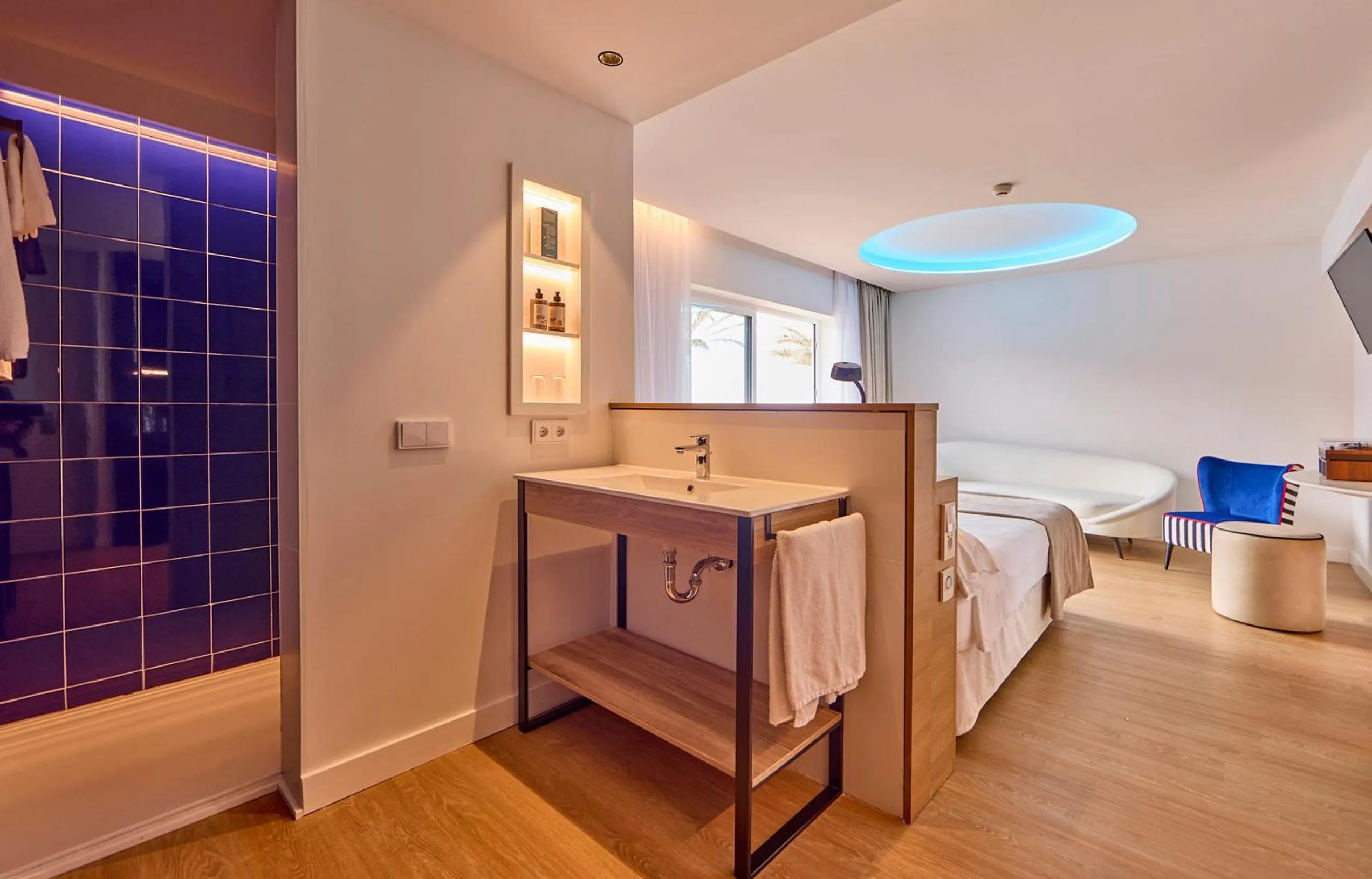 Bathroom in Universal Hotel Neptuno - Adults Only