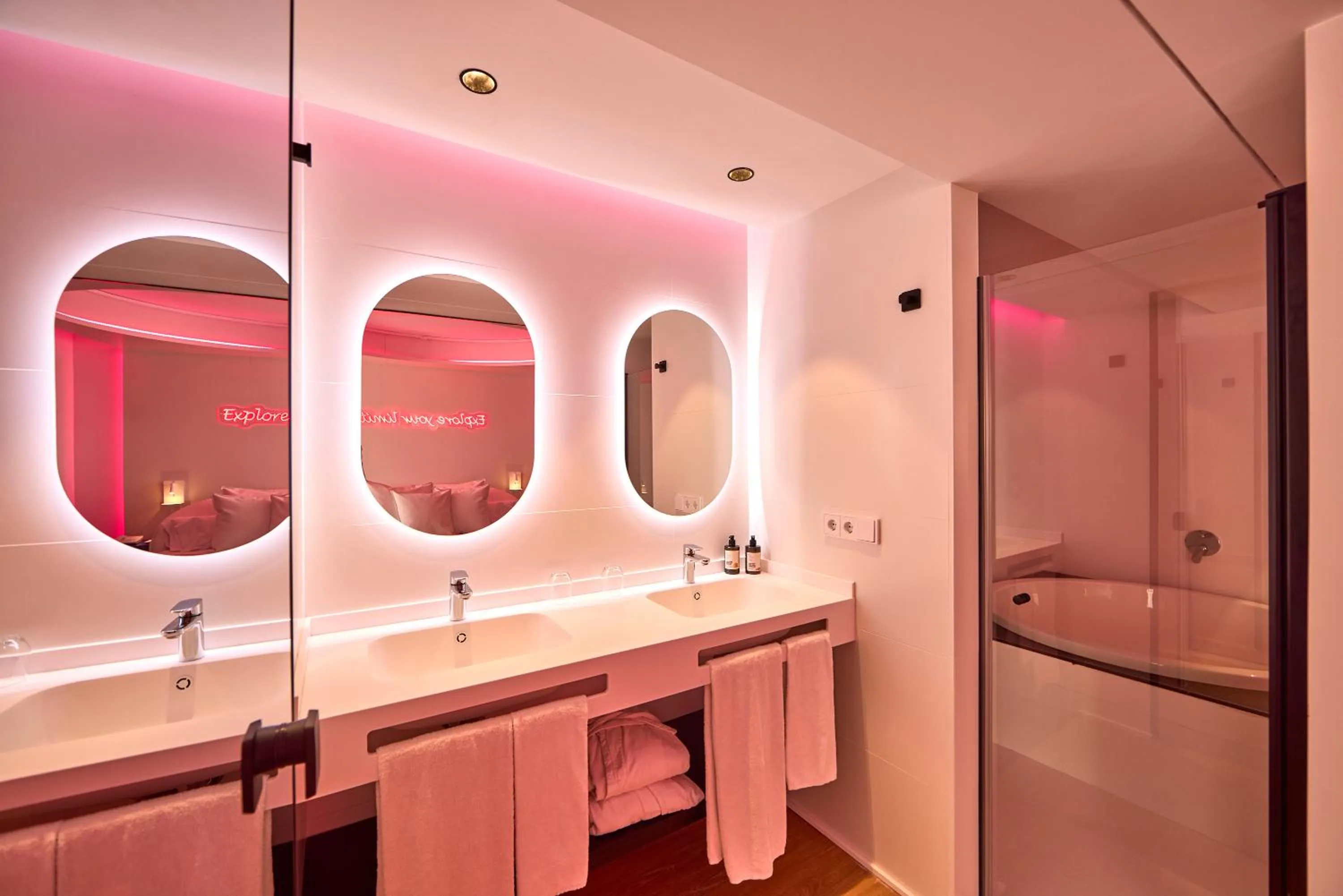 Bathroom in Universal Hotel Neptuno - Adults Only