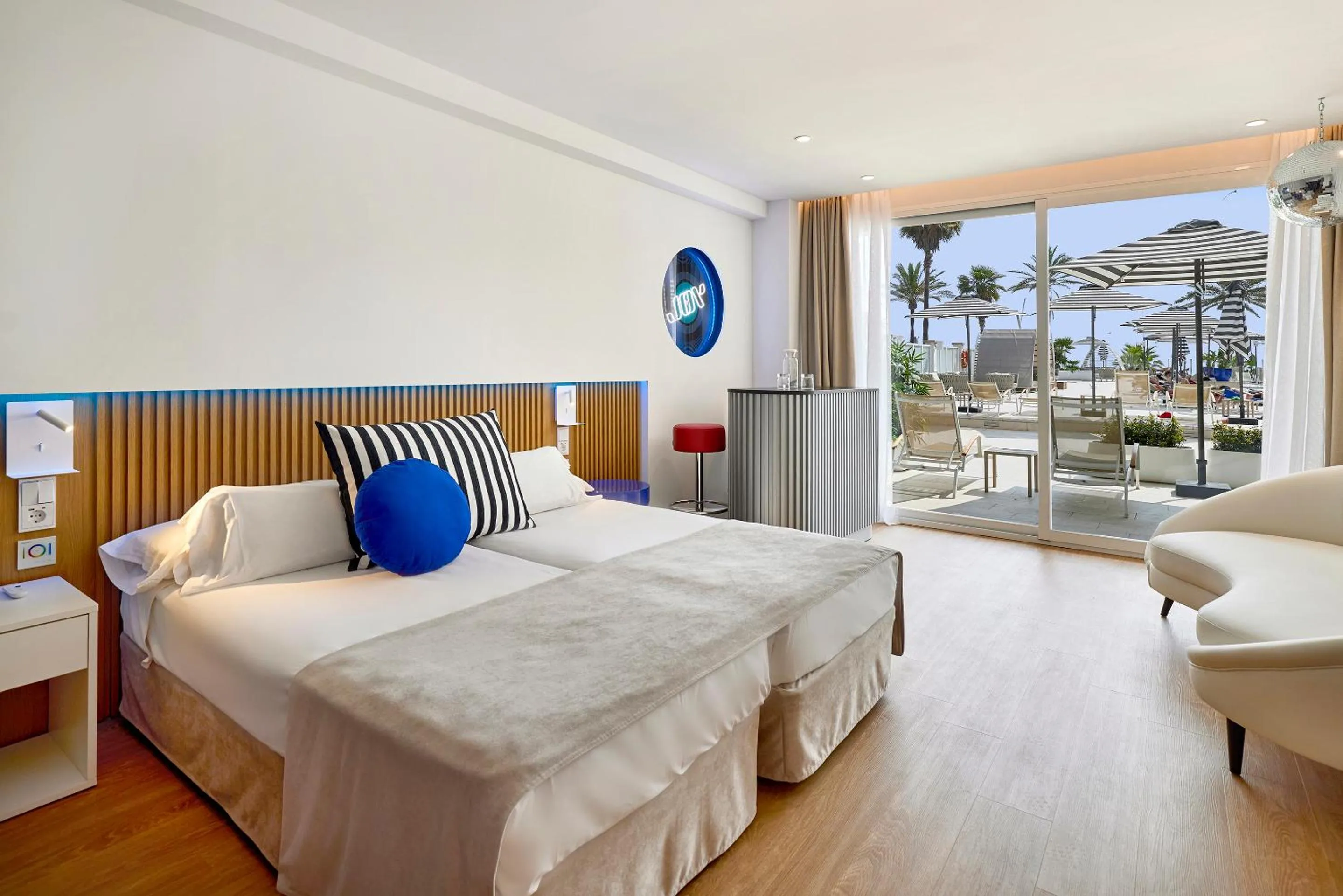 Bed in Universal Hotel Neptuno - Adults Only