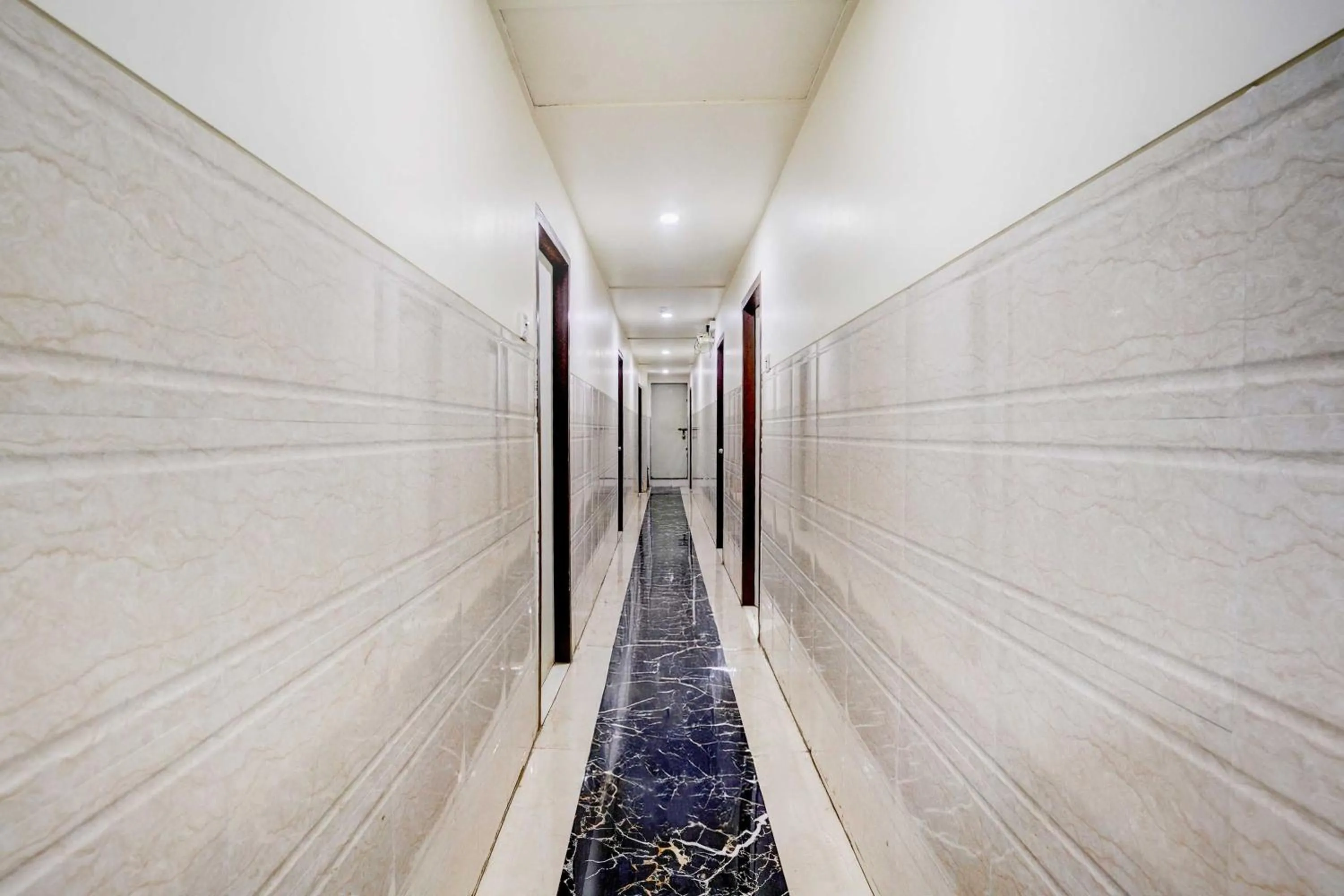 Lobby or reception in Hotel O Ulhasnagar Railway Station