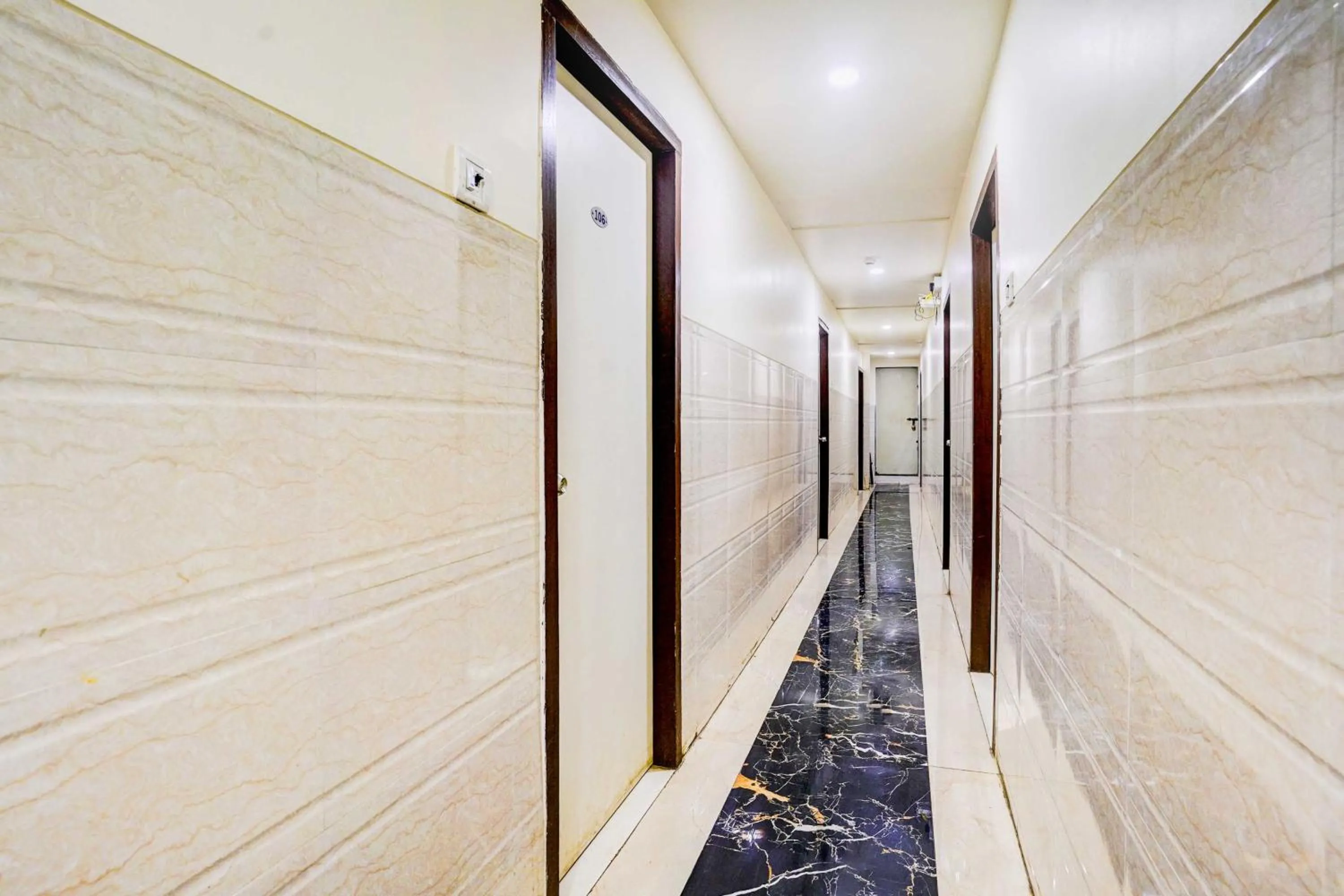 Lobby or reception in Hotel O Ulhasnagar Railway Station