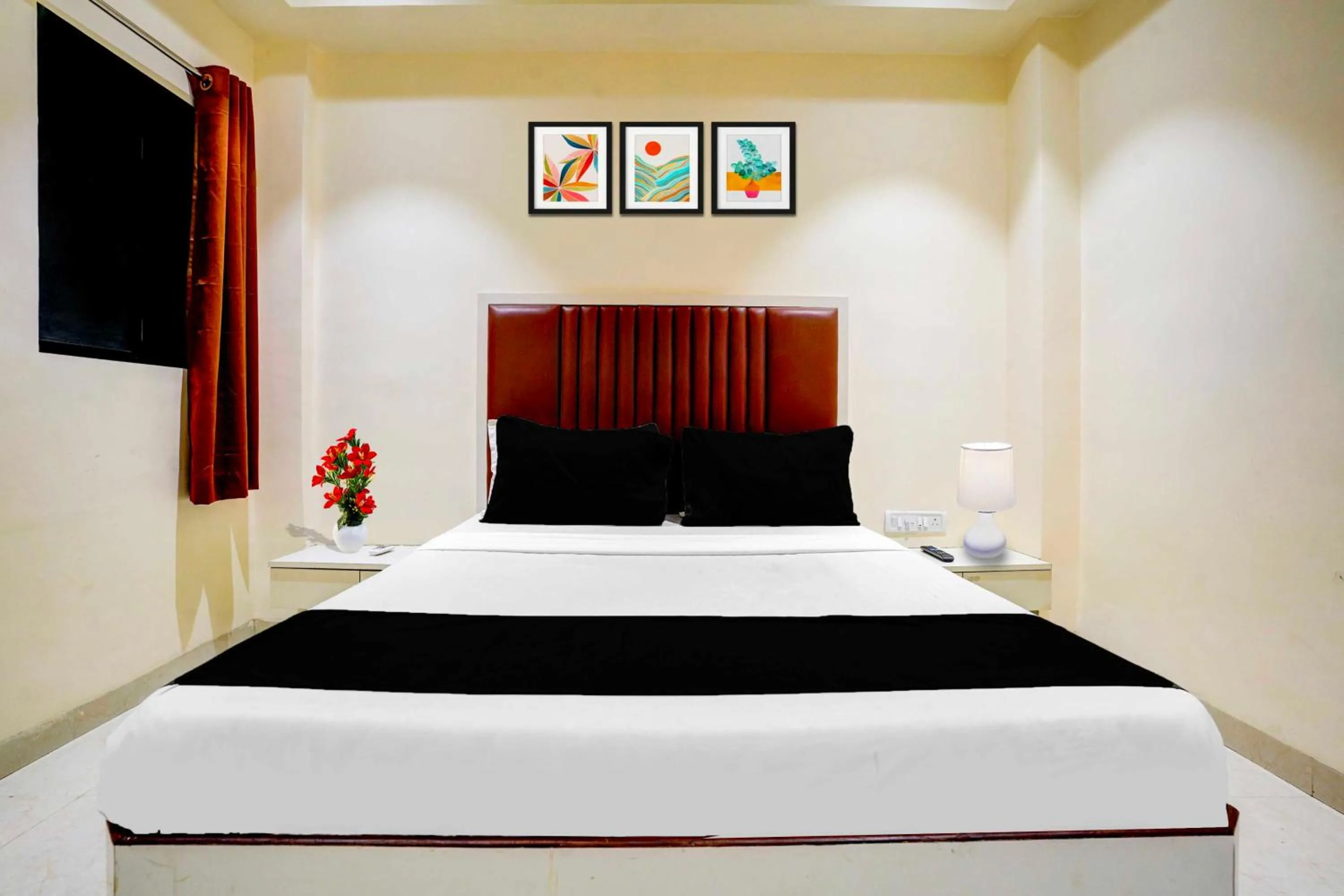 Bedroom, Bed in Hotel O Ulhasnagar Railway Station