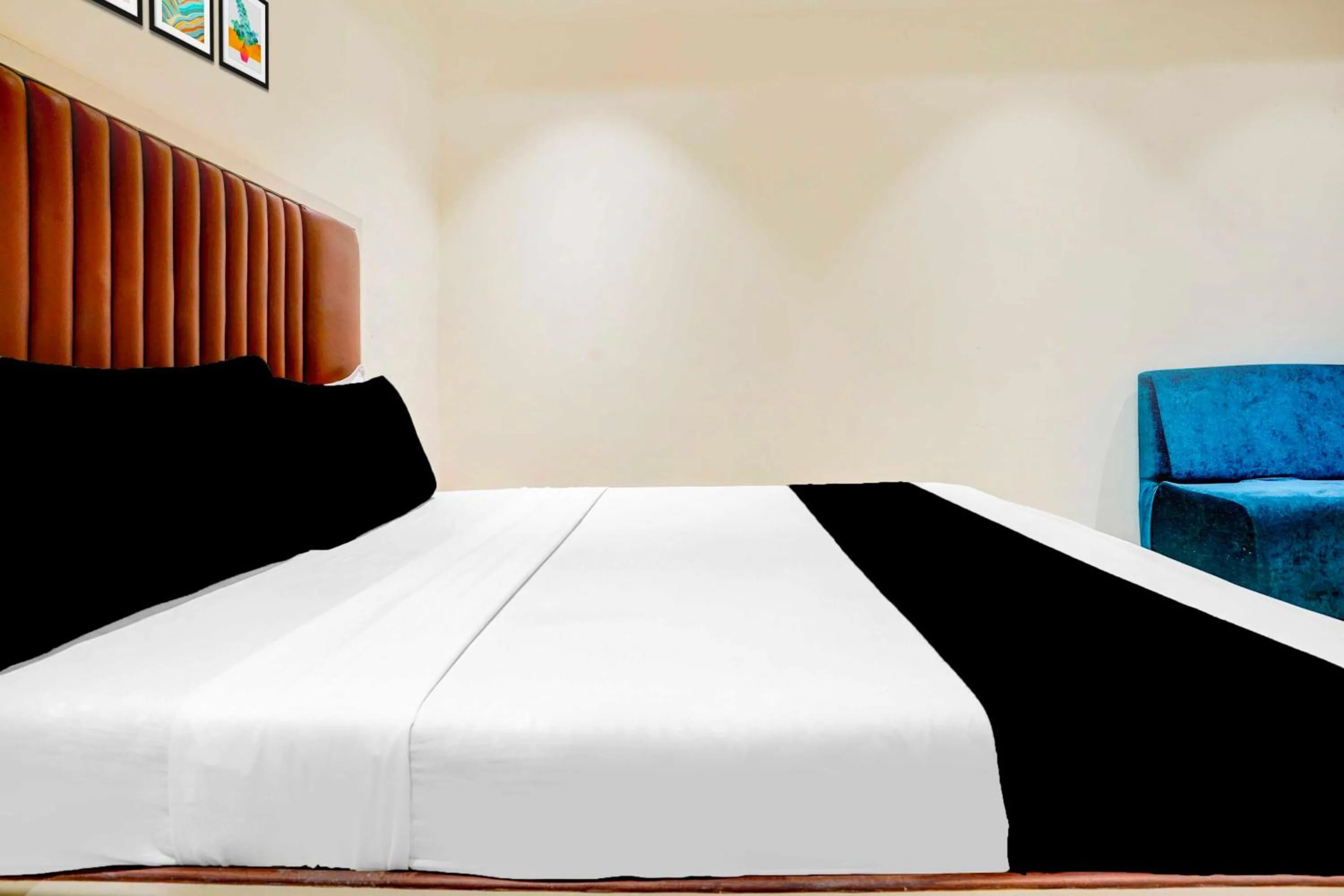 Bedroom, Bed in Hotel O Ulhasnagar Railway Station