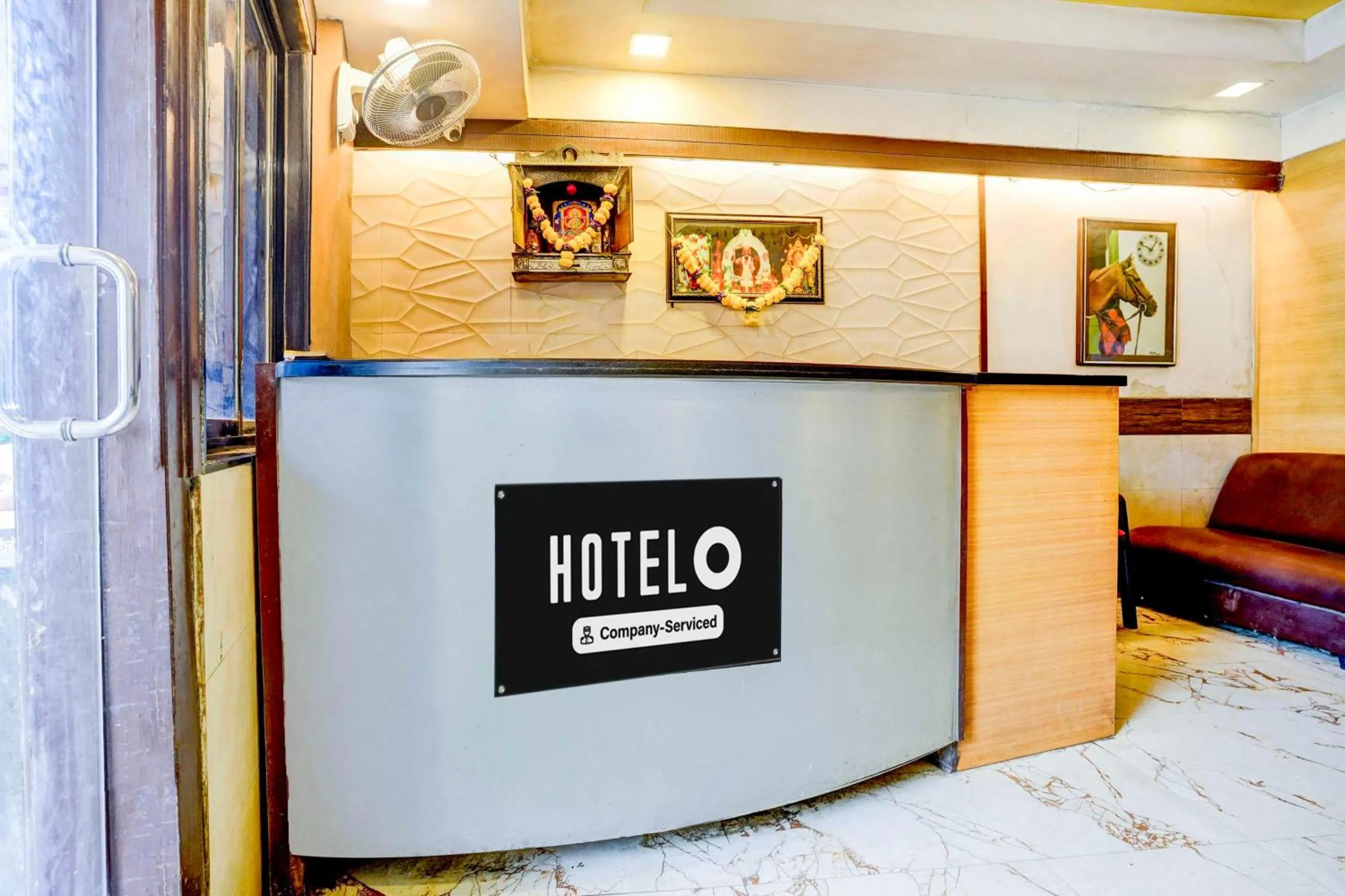 Lobby or reception in Hotel O Ulhasnagar Railway Station