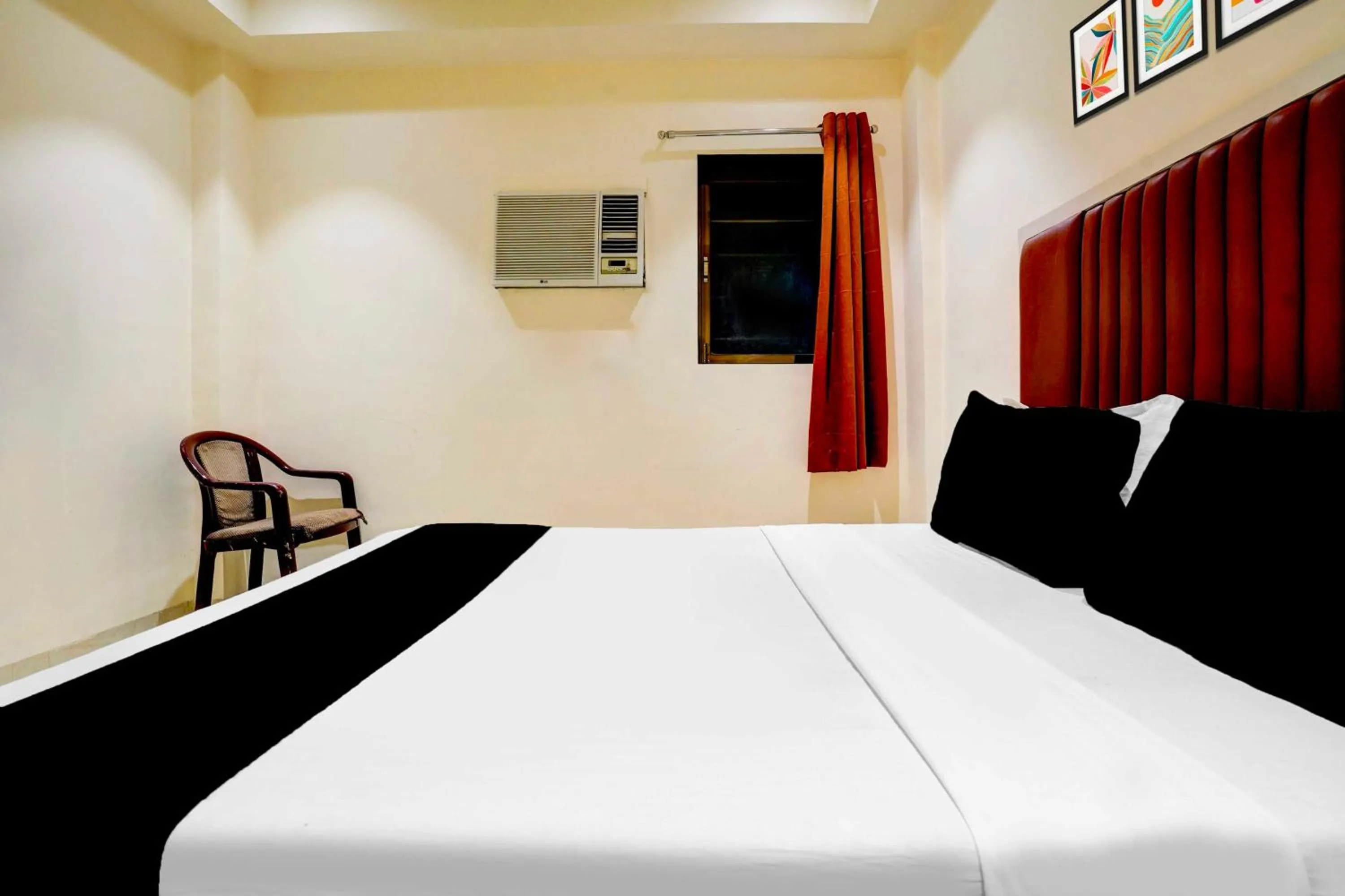 Bedroom, Bed in Hotel O Ulhasnagar Railway Station