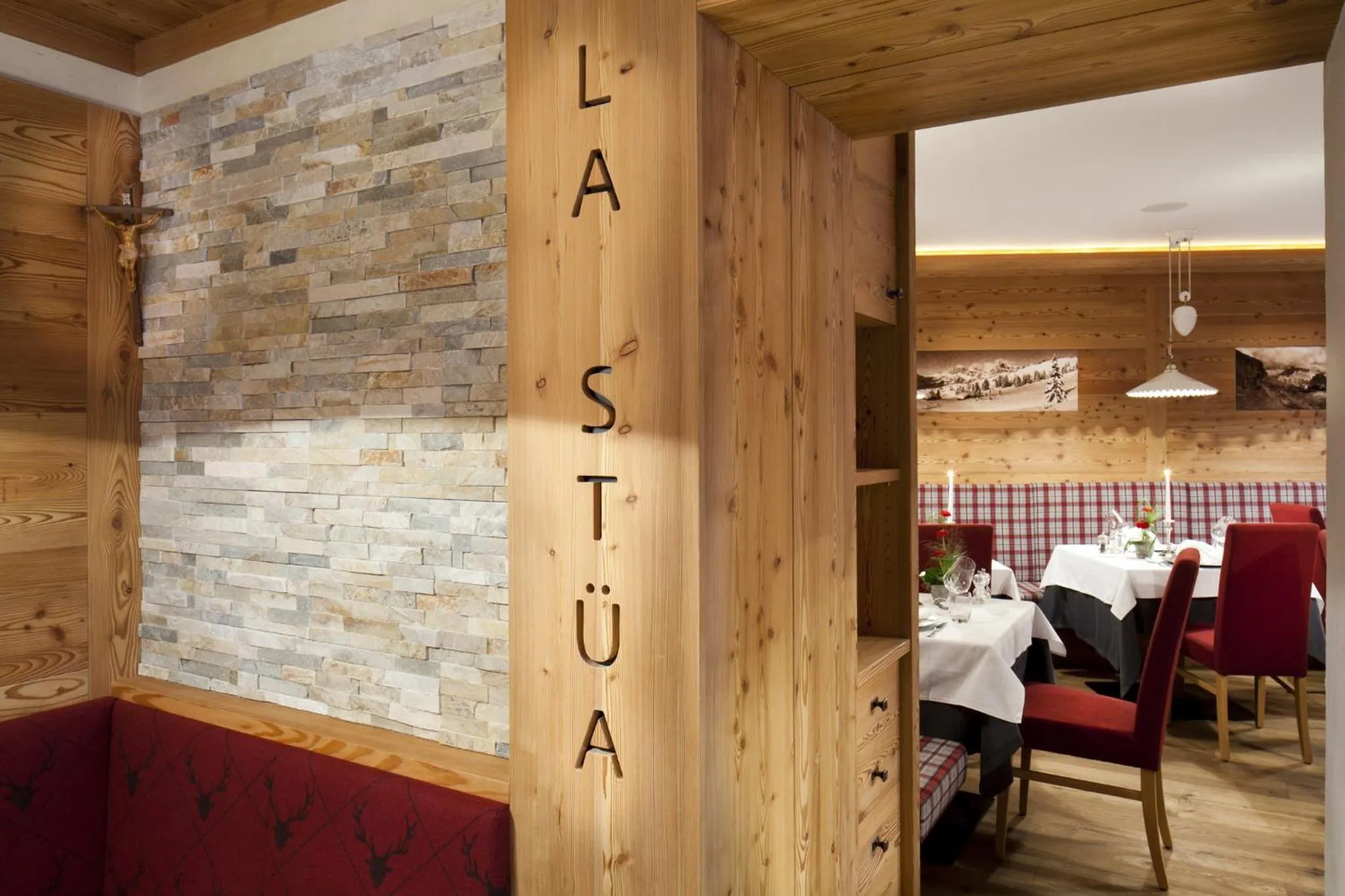 Restaurant/places to eat in Hotel Christian