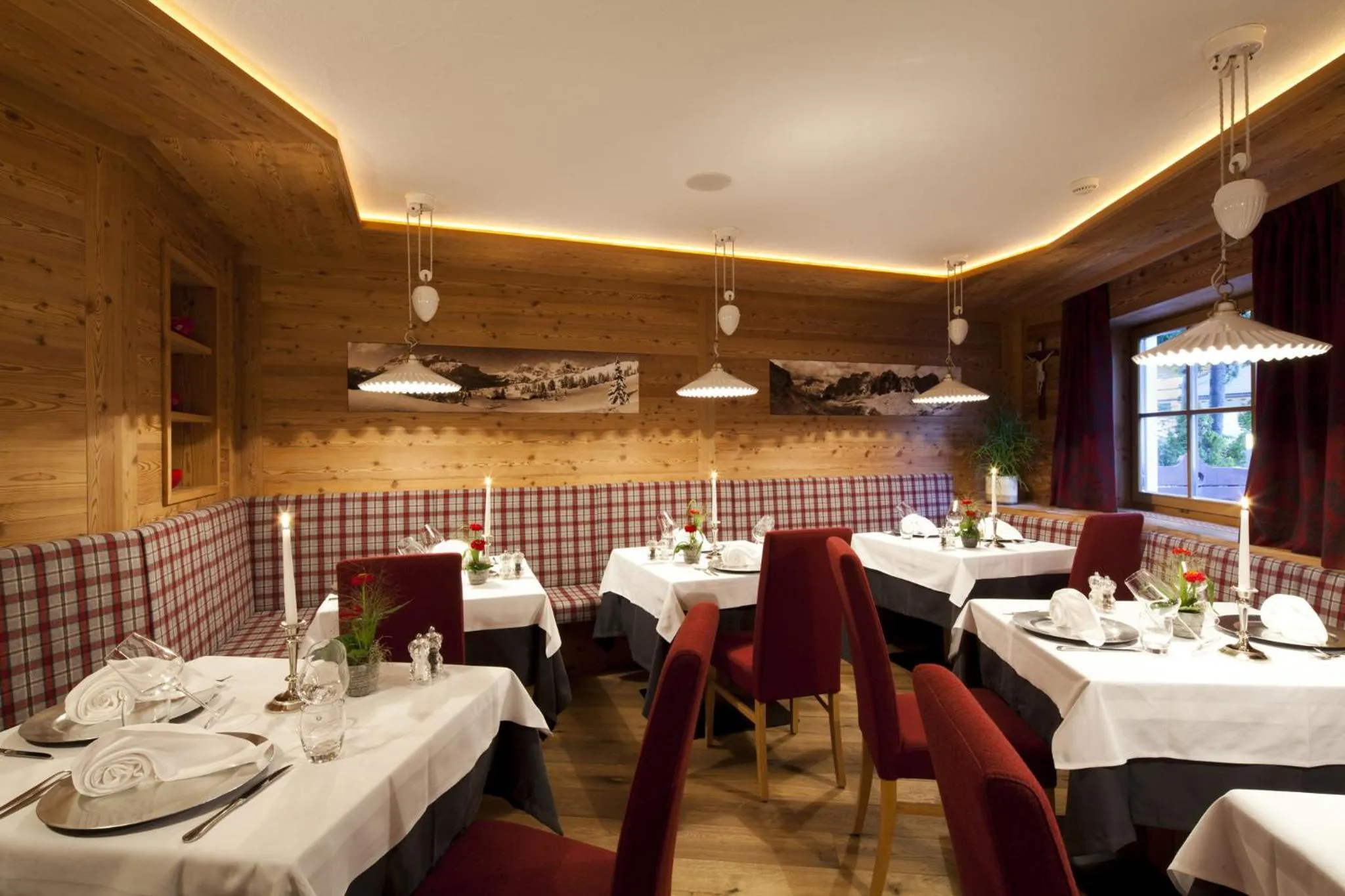 Restaurant/places to eat in Hotel Christian