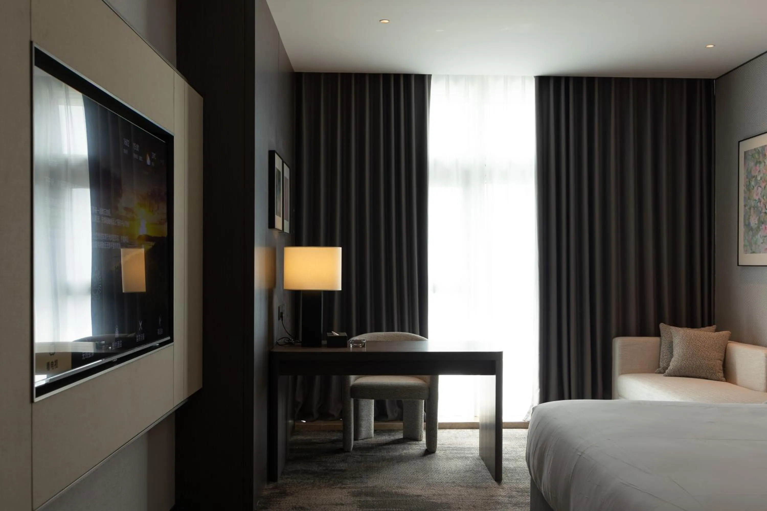 Bedroom, Bed in Howard Johnson Liquor Capital Hotel Luzhou