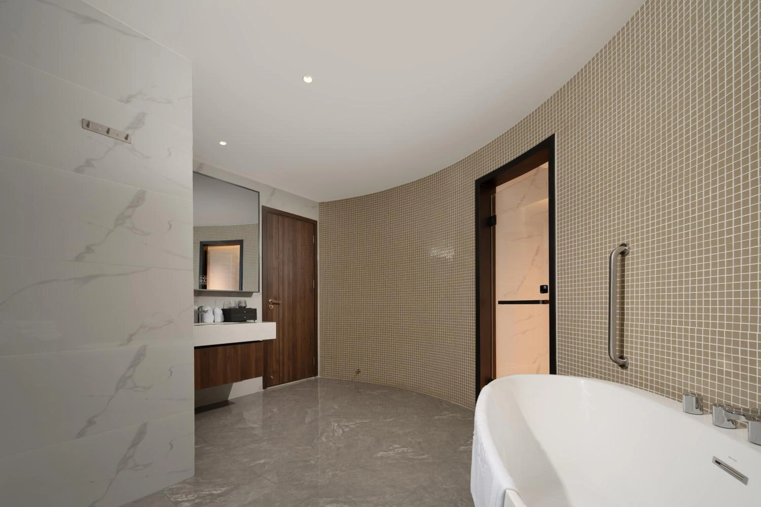 Toilet in Howard Johnson Liquor Capital Hotel Luzhou