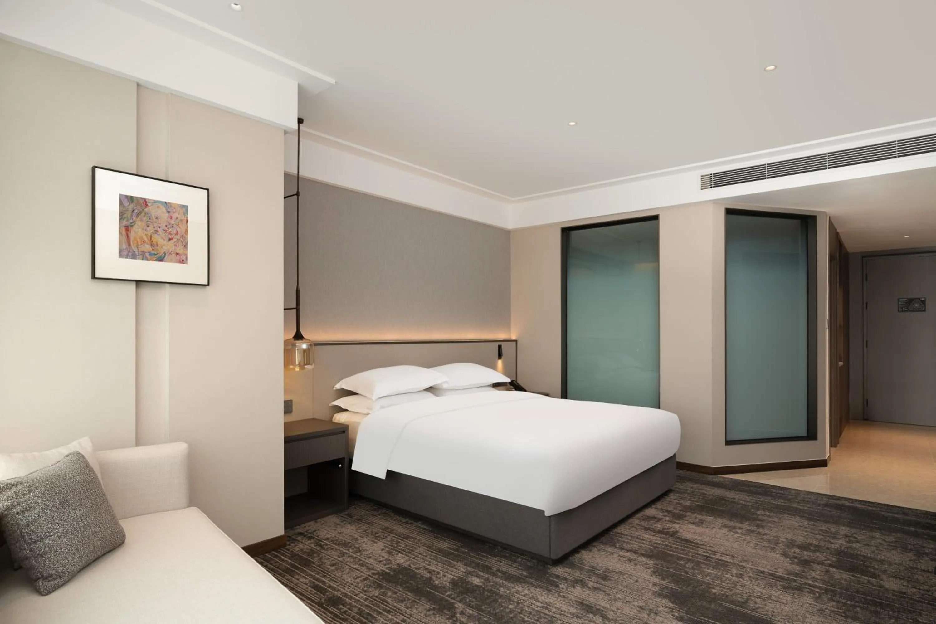 Photo of the whole room, Bed in Howard Johnson Liquor Capital Hotel Luzhou