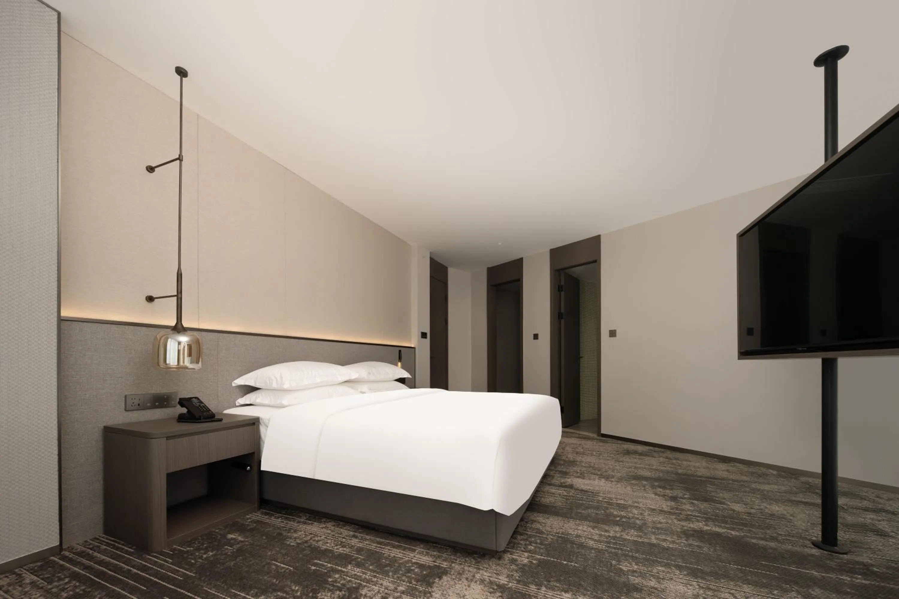 Bedroom, Bed in Howard Johnson Liquor Capital Hotel Luzhou
