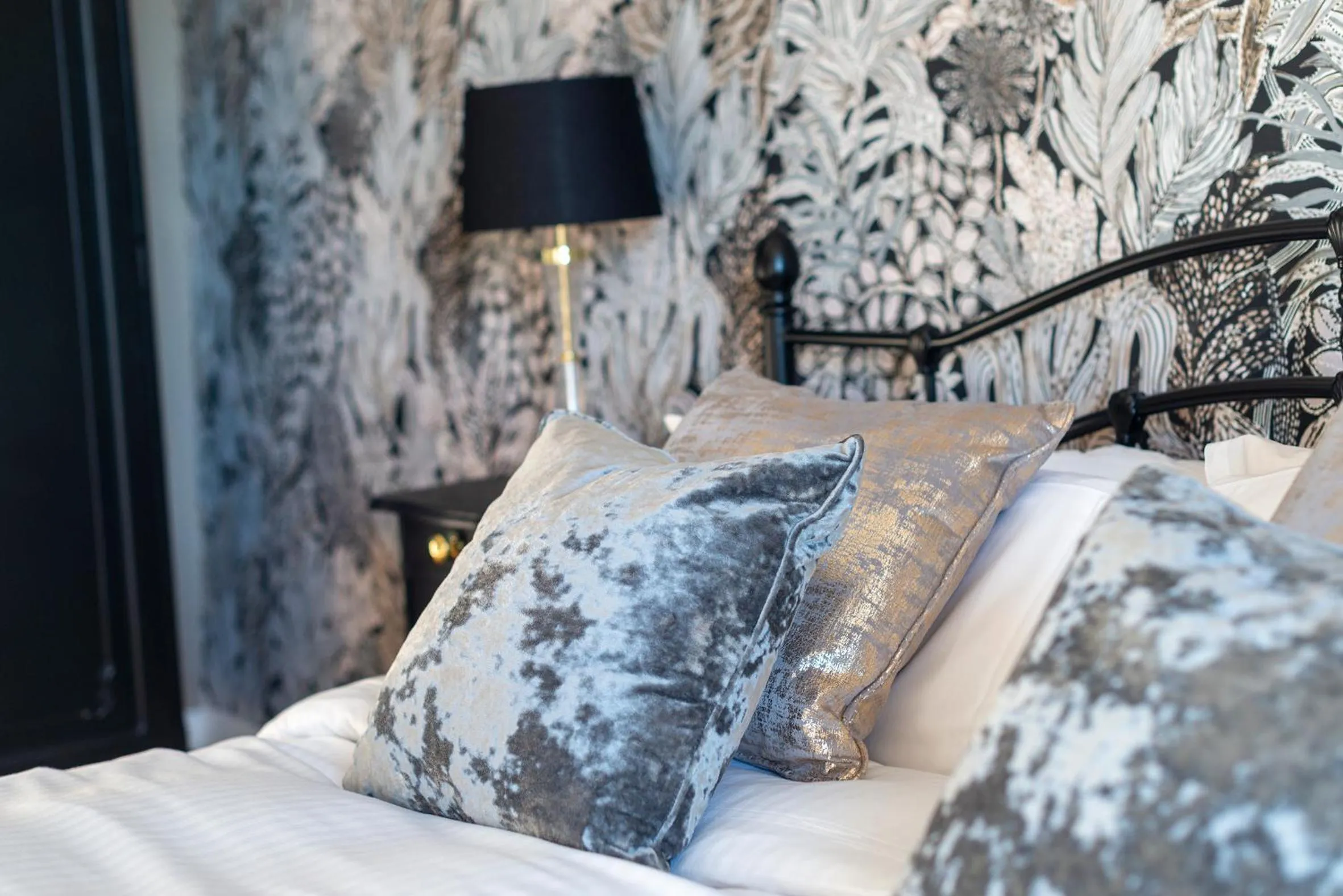 Bedroom, Bed in The Sun Inn