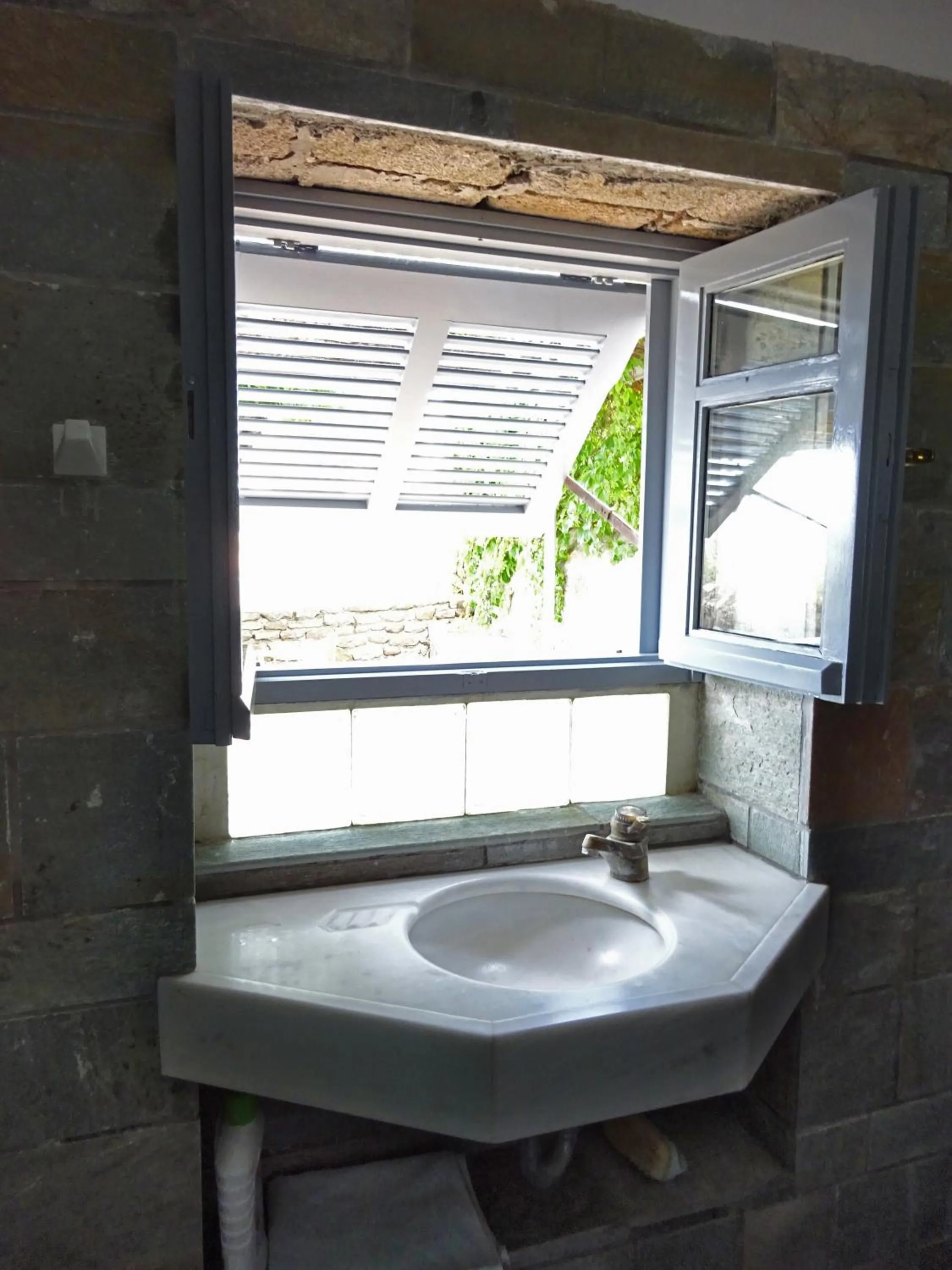 Bathroom in To Spitaki House