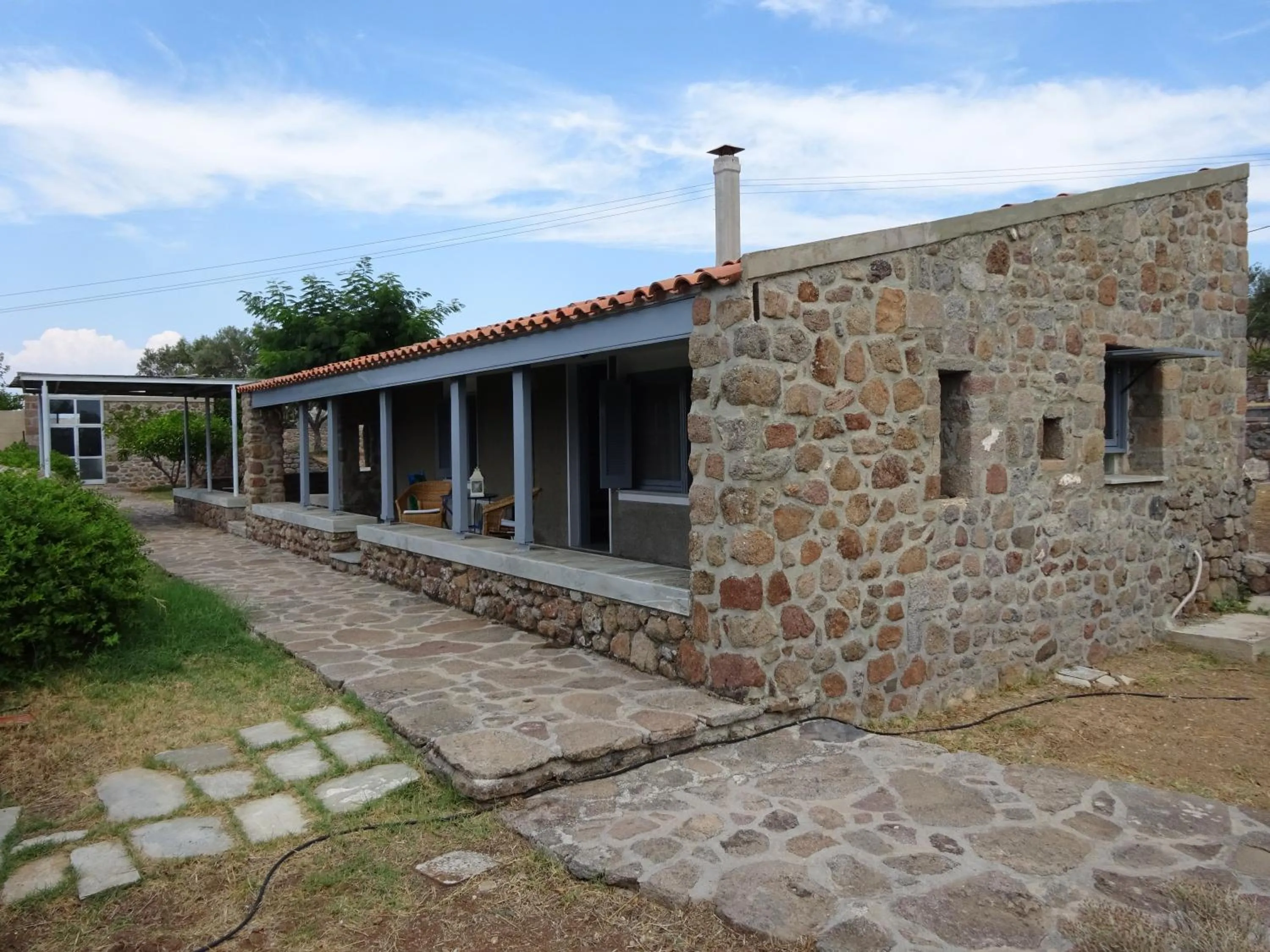 Facade/entrance in To Spitaki House