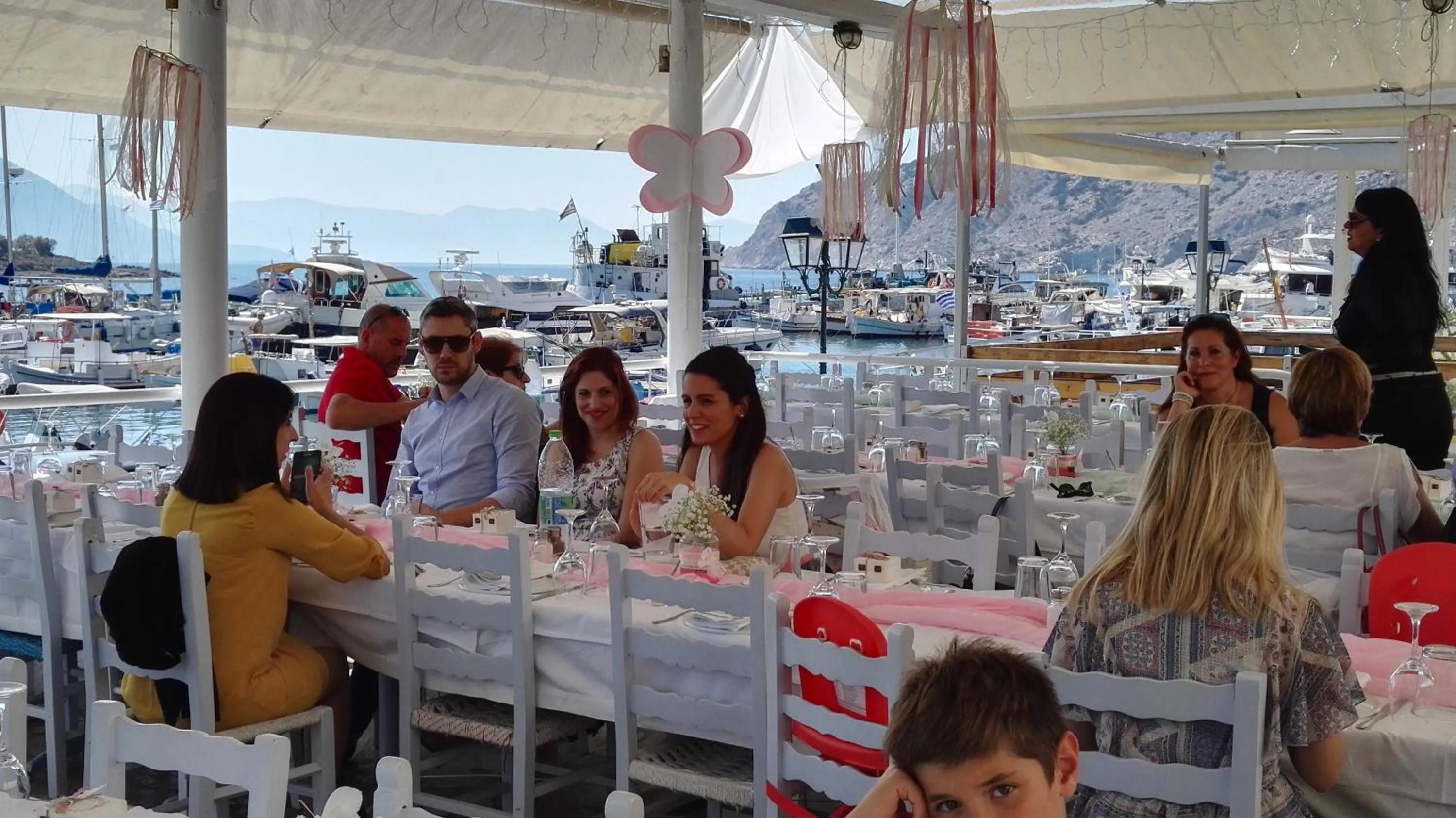 Restaurant/places to eat in To Spitaki House
