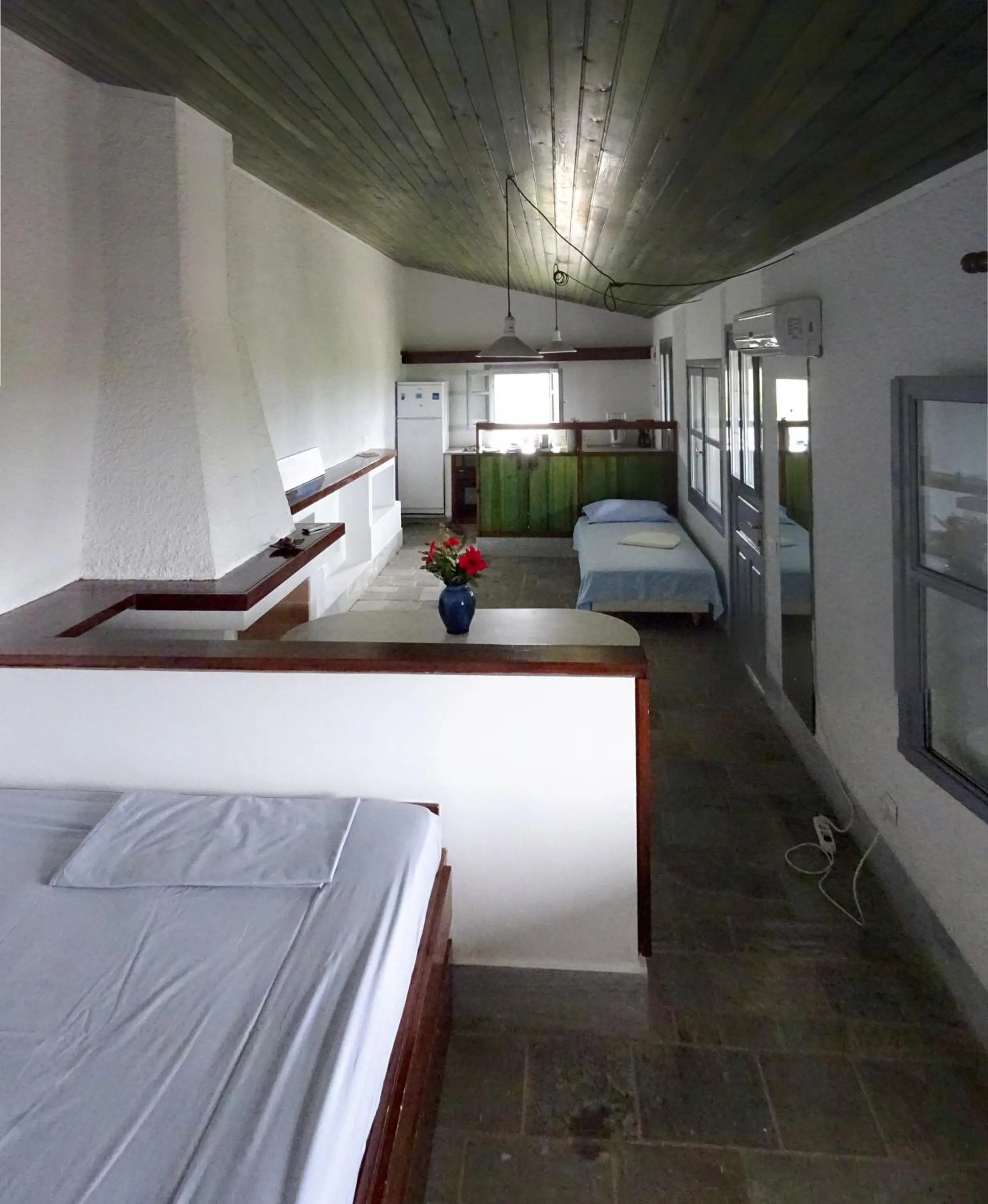 Kitchen or kitchenette, Bed in To Spitaki House