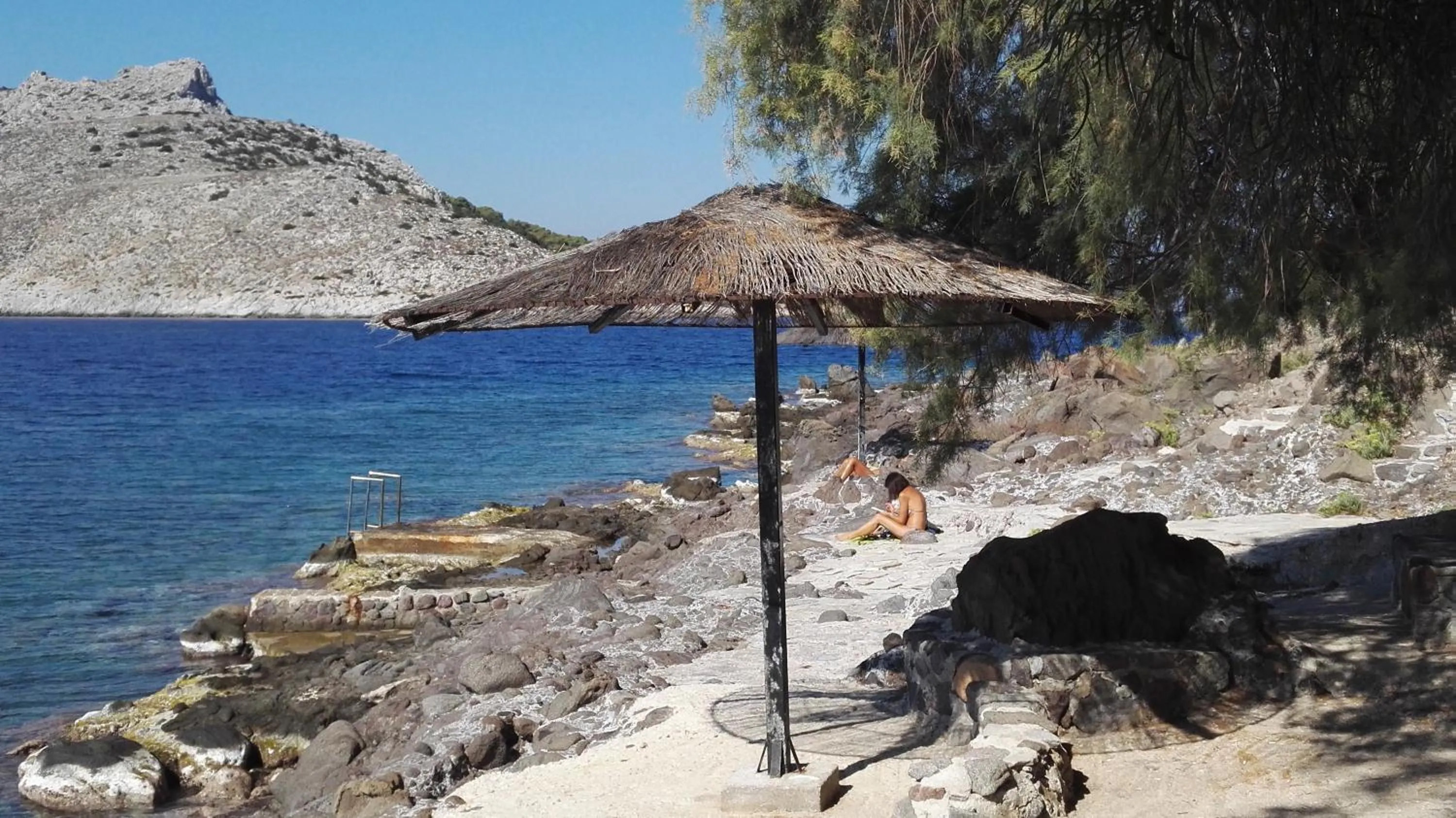 Beach in To Spitaki House