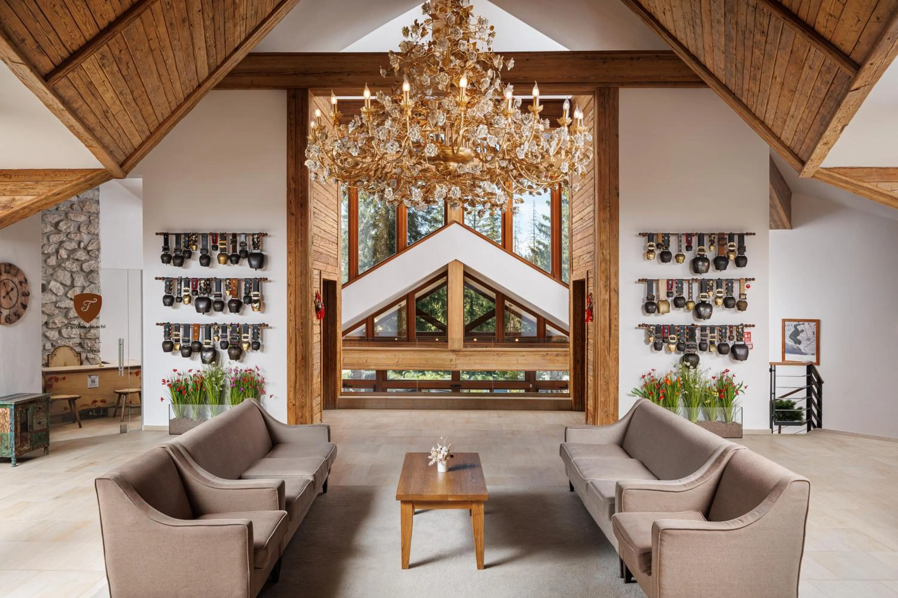 Property building in Teleferic Grand Hotel